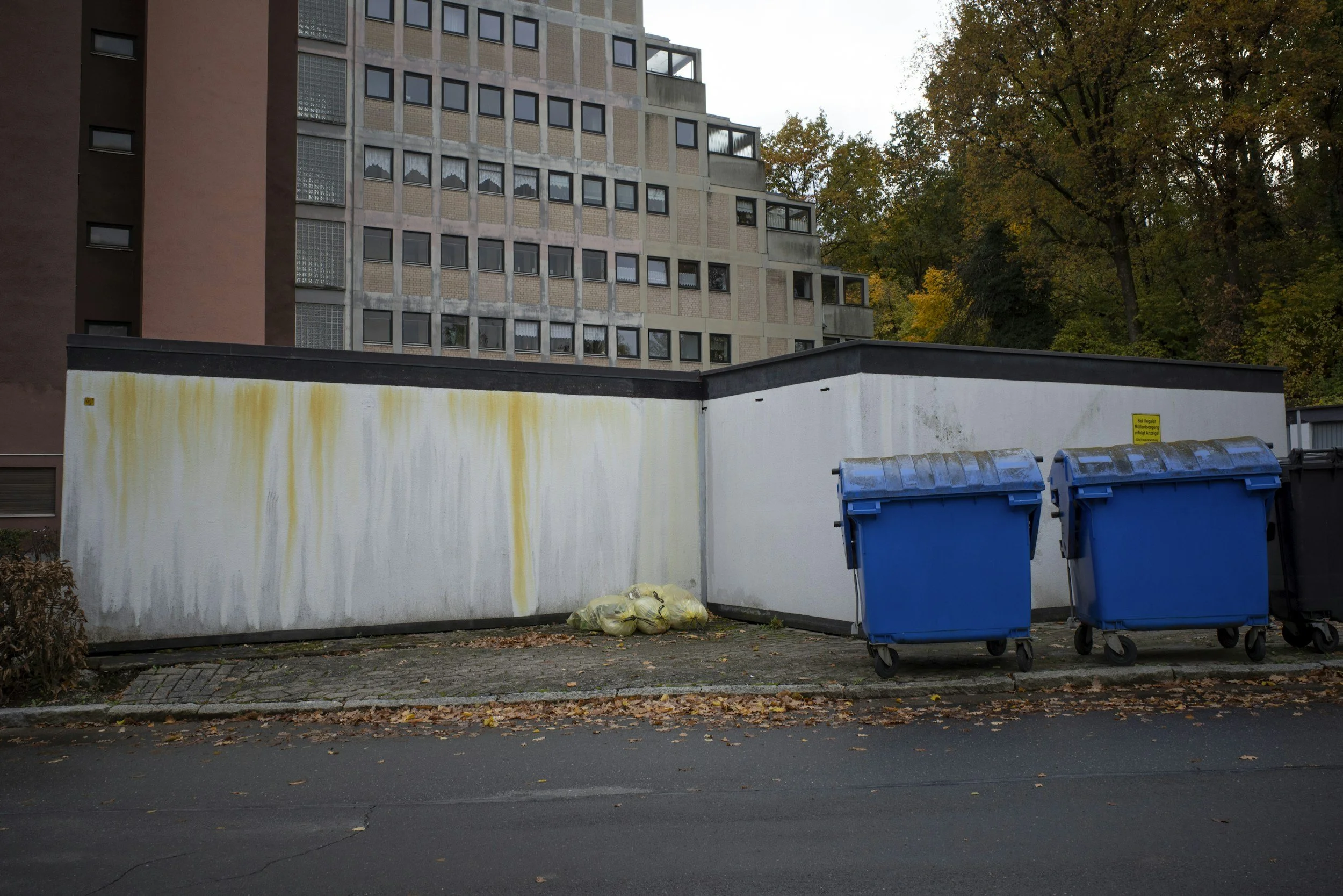 rengöring betongvägg högtryckstvätt