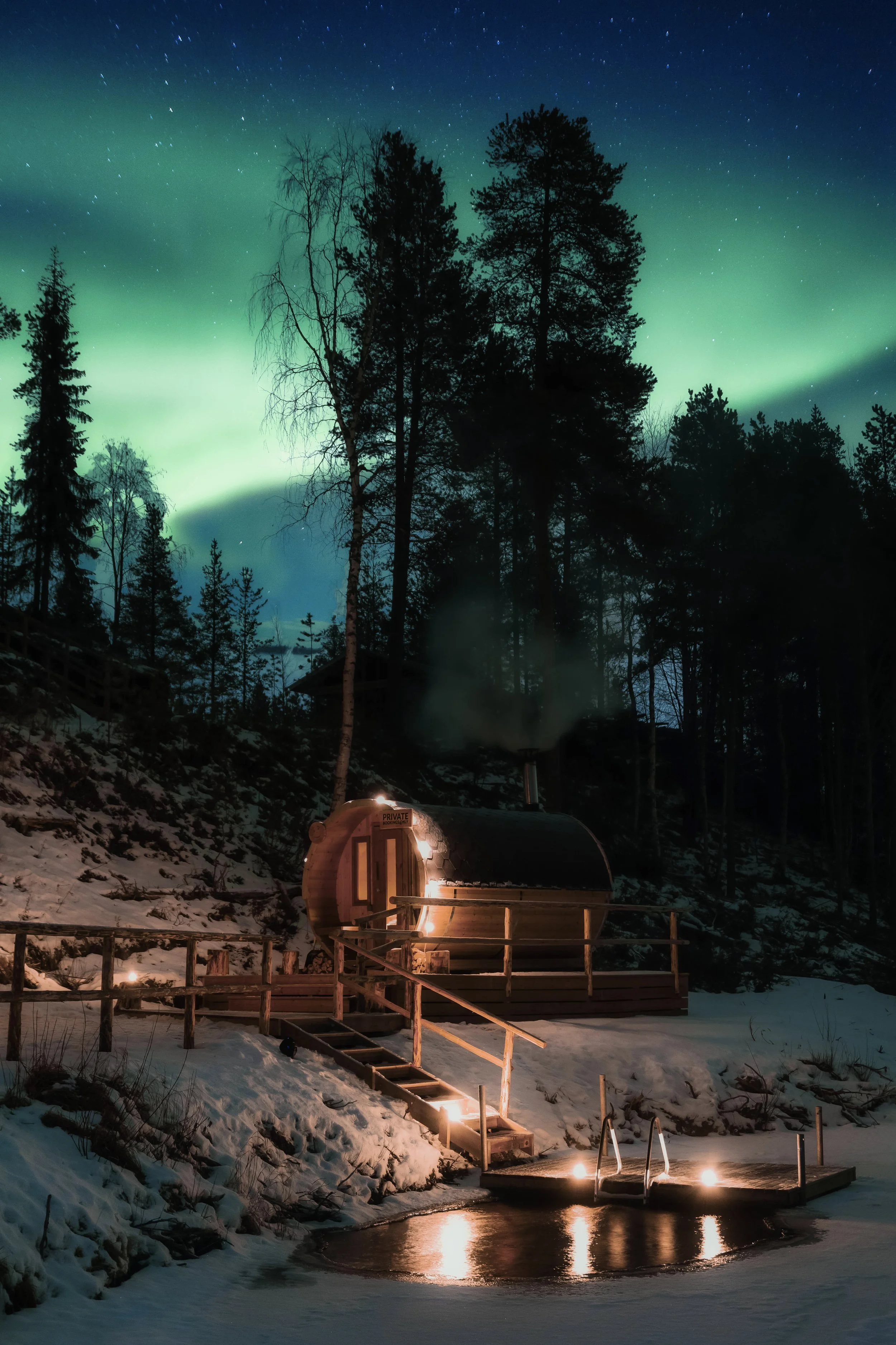 Aurora-village-sauna-northern-lights.jpg