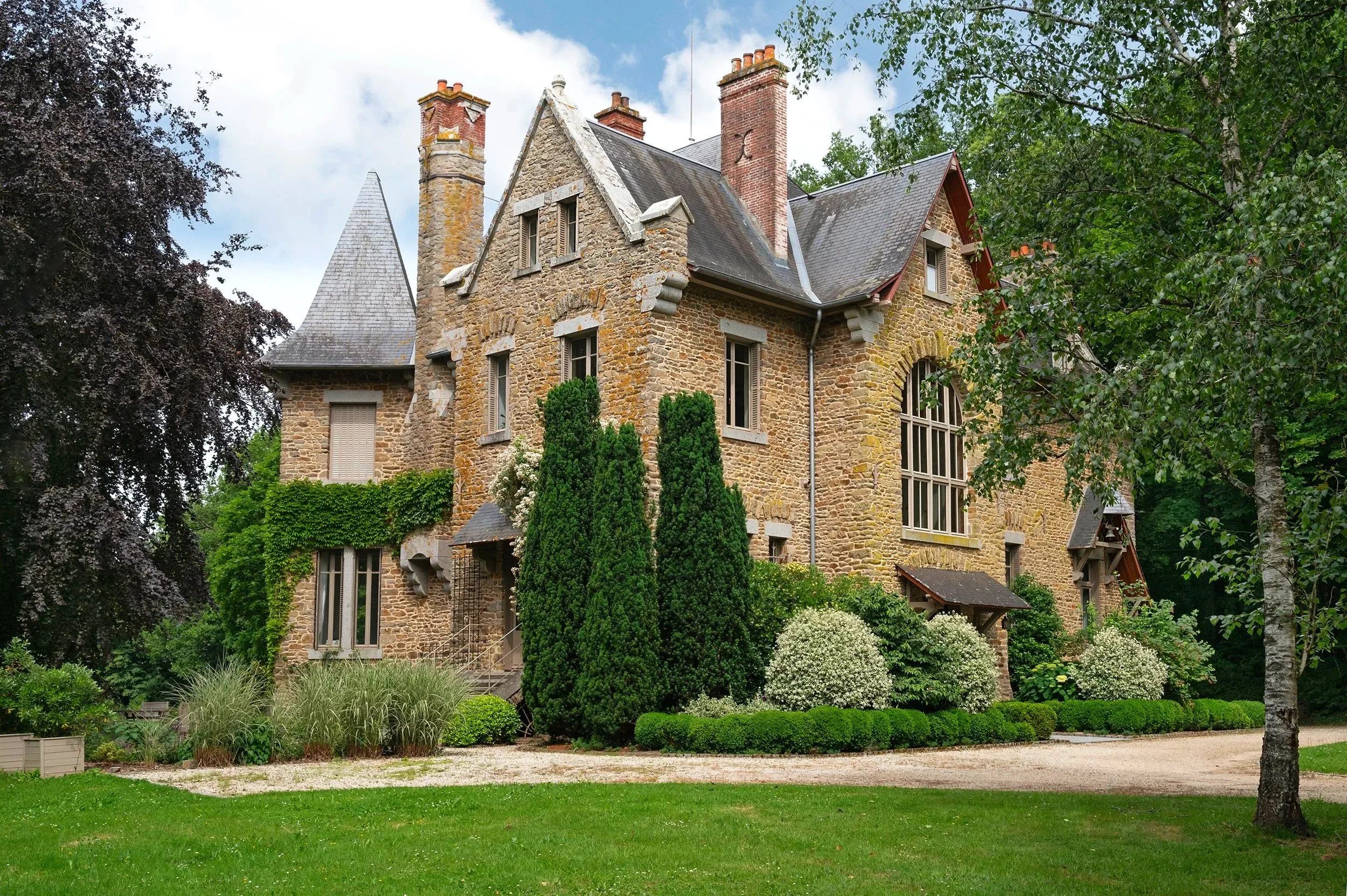 Turnkey Manor Home in Mayenne