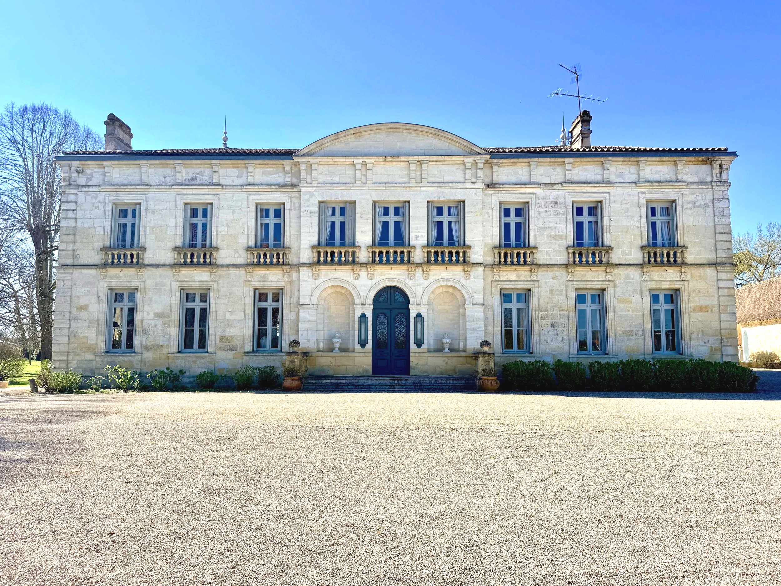 Elegant Château Estate near Bergerac