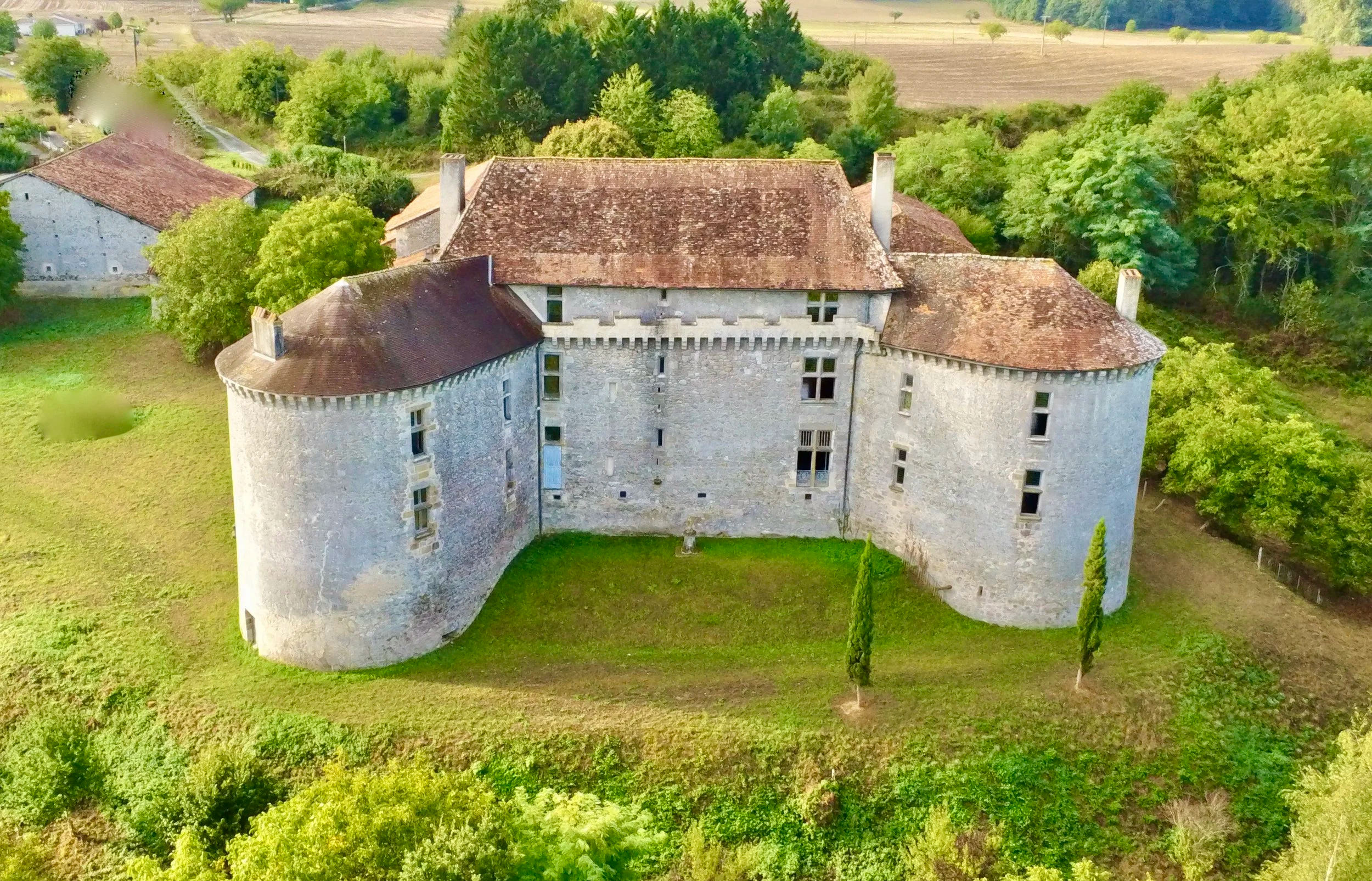 Historic Château Estate in Green Périgord