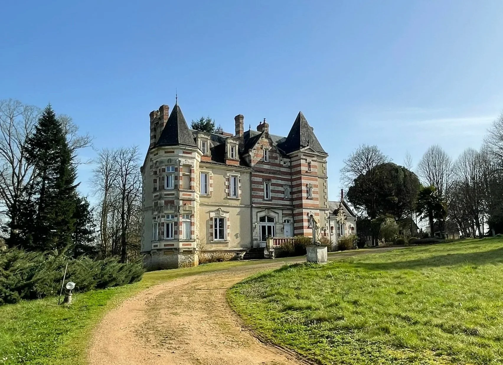 Elegant 19th-Century Château Estate 