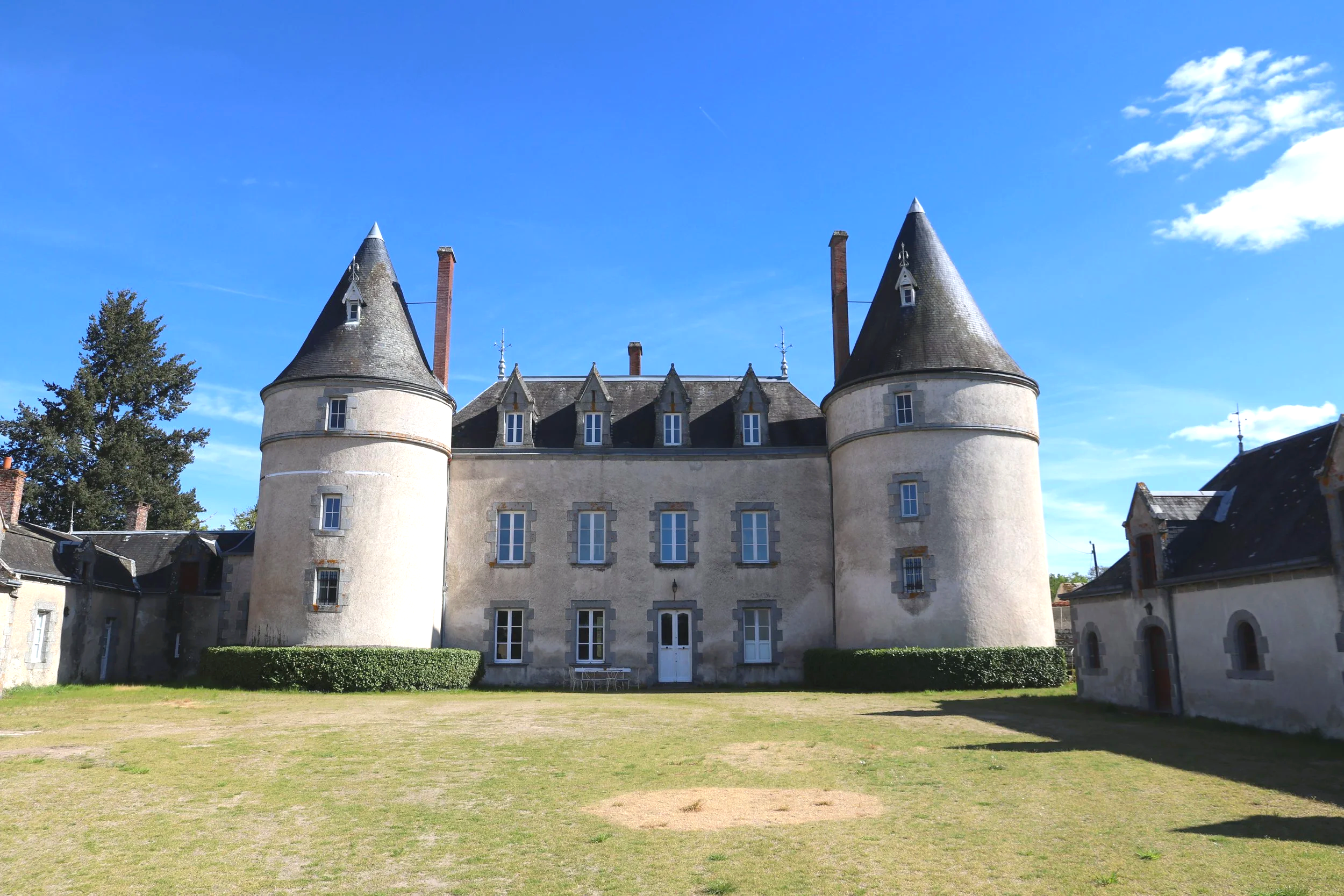 Exceptional XV Château Estate on 108 Hectares