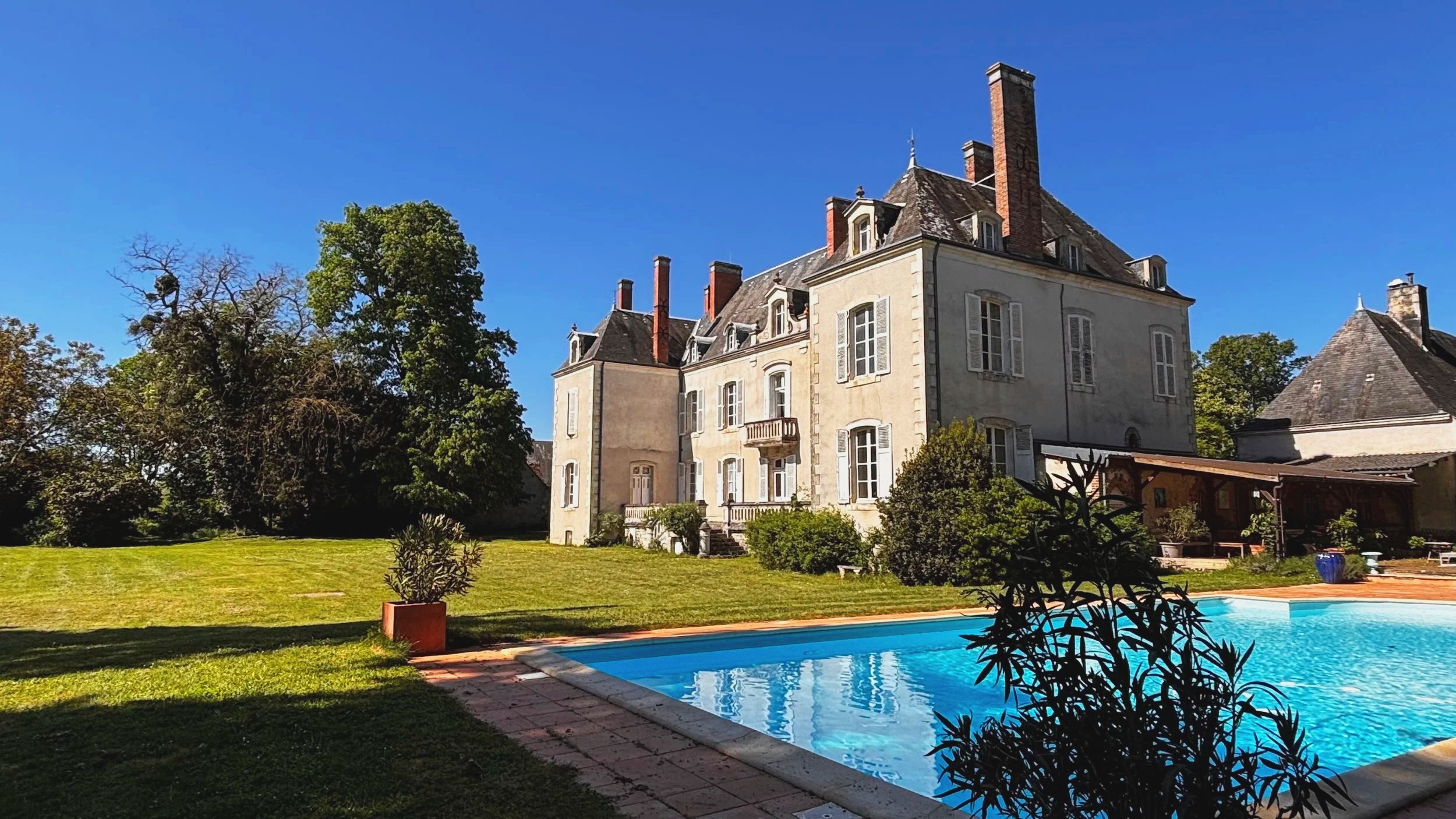 A 17TH-C HISTORIC CHÂTEAU SET WITHIN 12 HECTARES