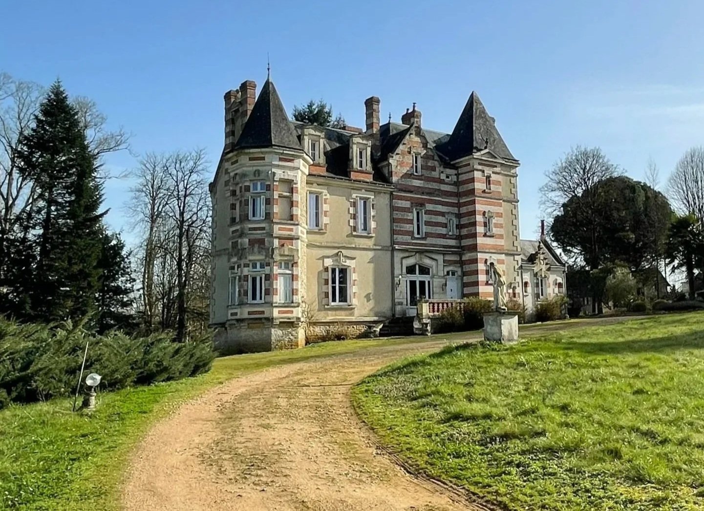 Elegant 19th-Century Château Estate 