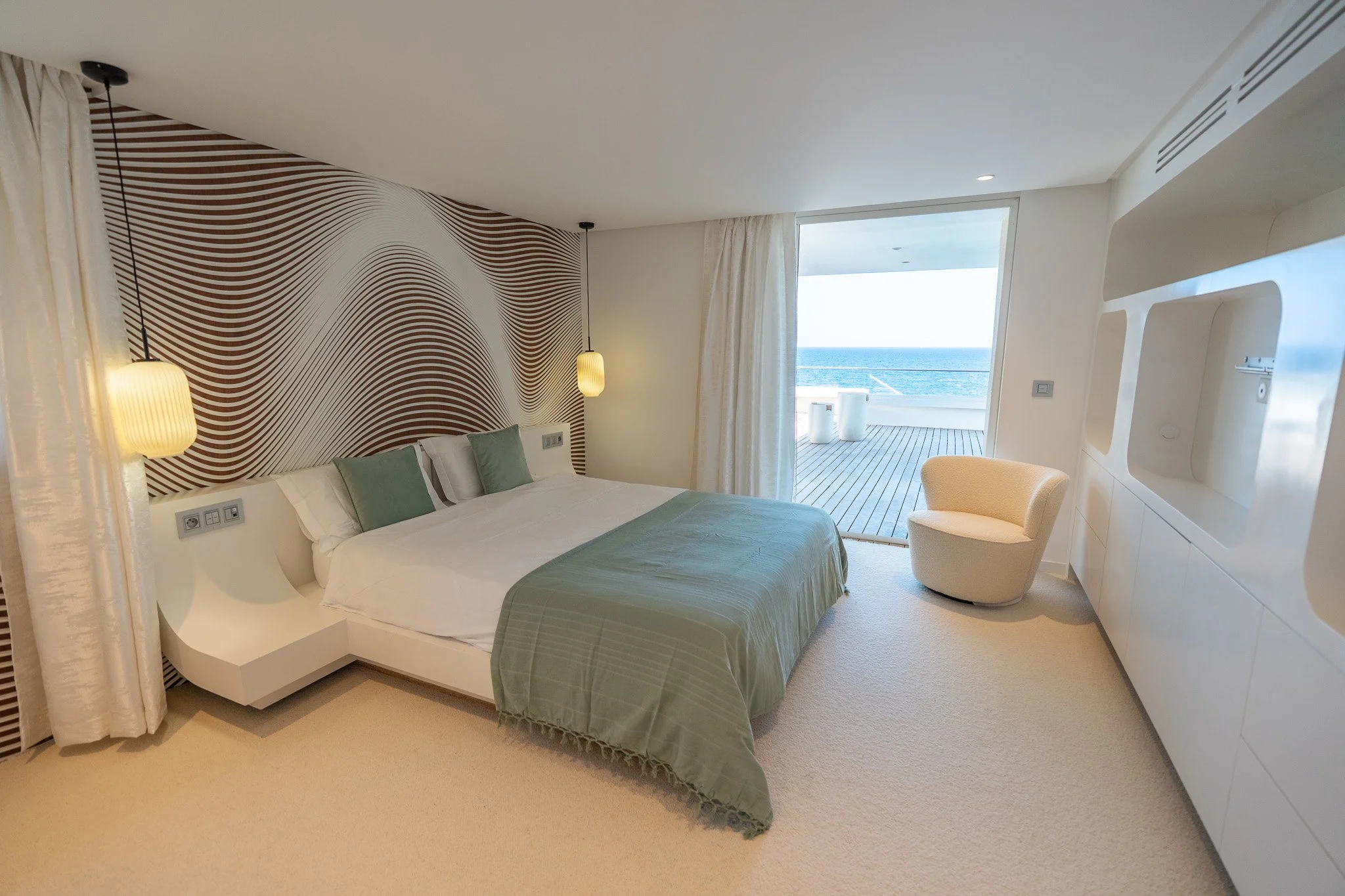 8Bedroom.jpg