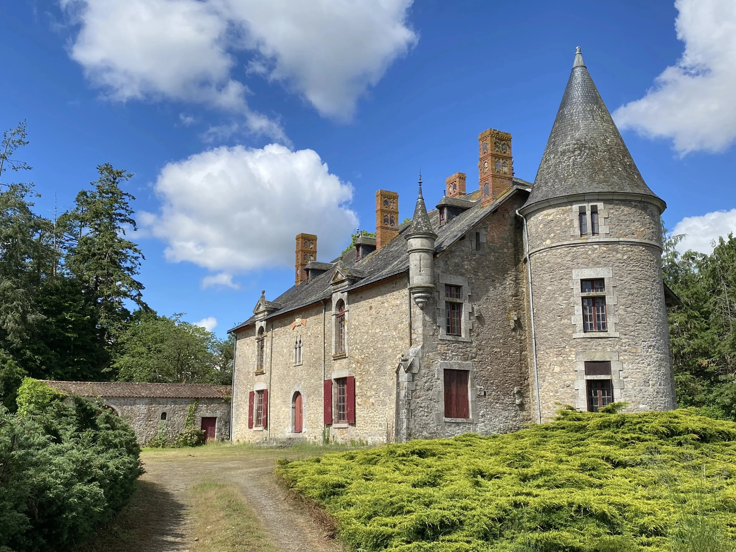 Historic Estate to Restore - Vendée 