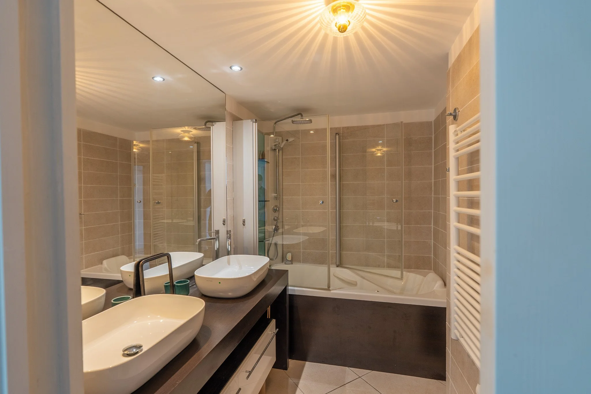 10.Bathroom.jpg
