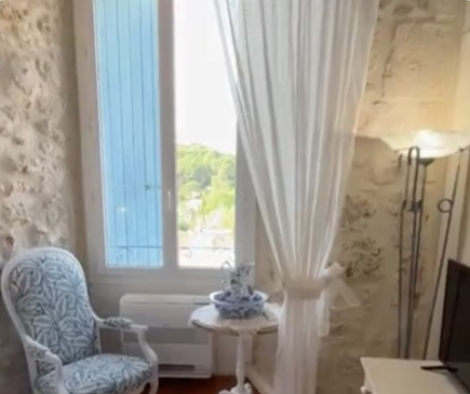 Shared Chateau, Private Apartment, Luxury 