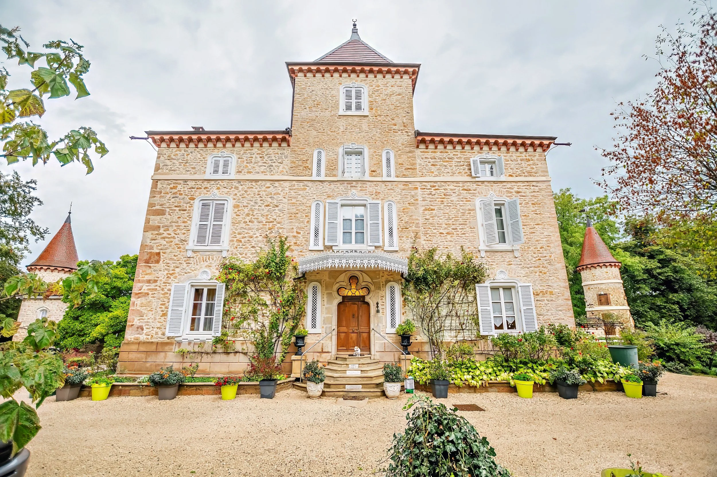 Château Estate with Chapel and Guest Houses