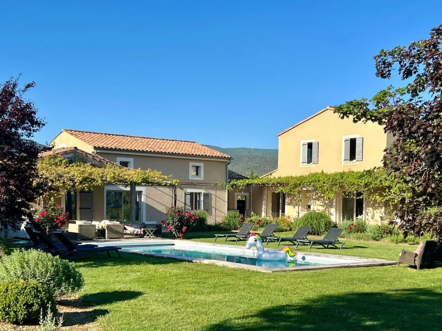 Annexe et piscine.jpg