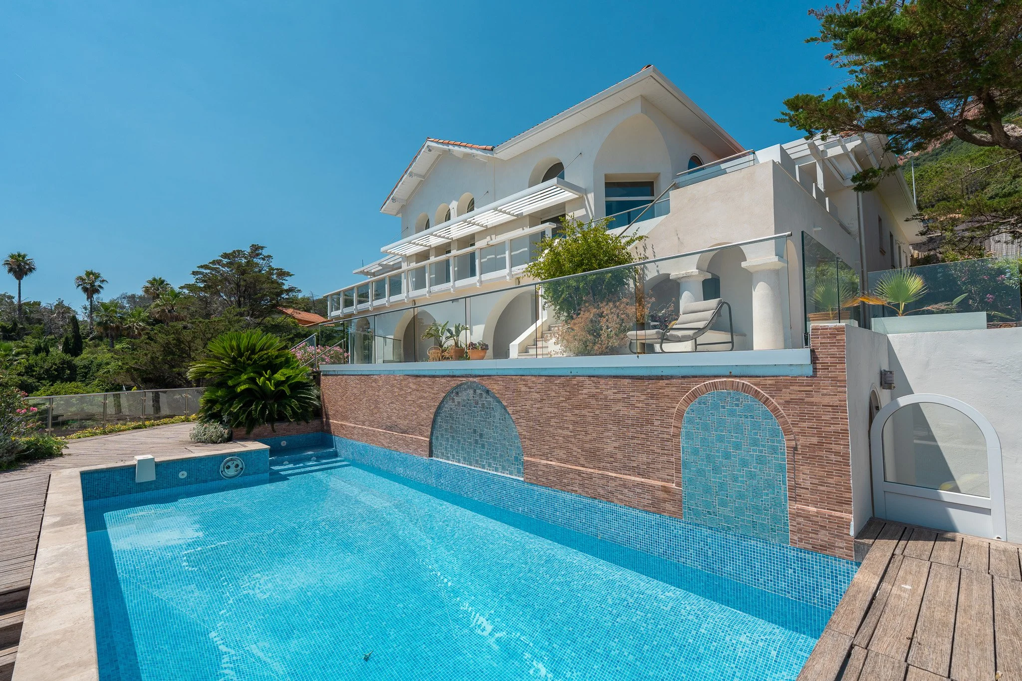 Main Villa & pool.jpg