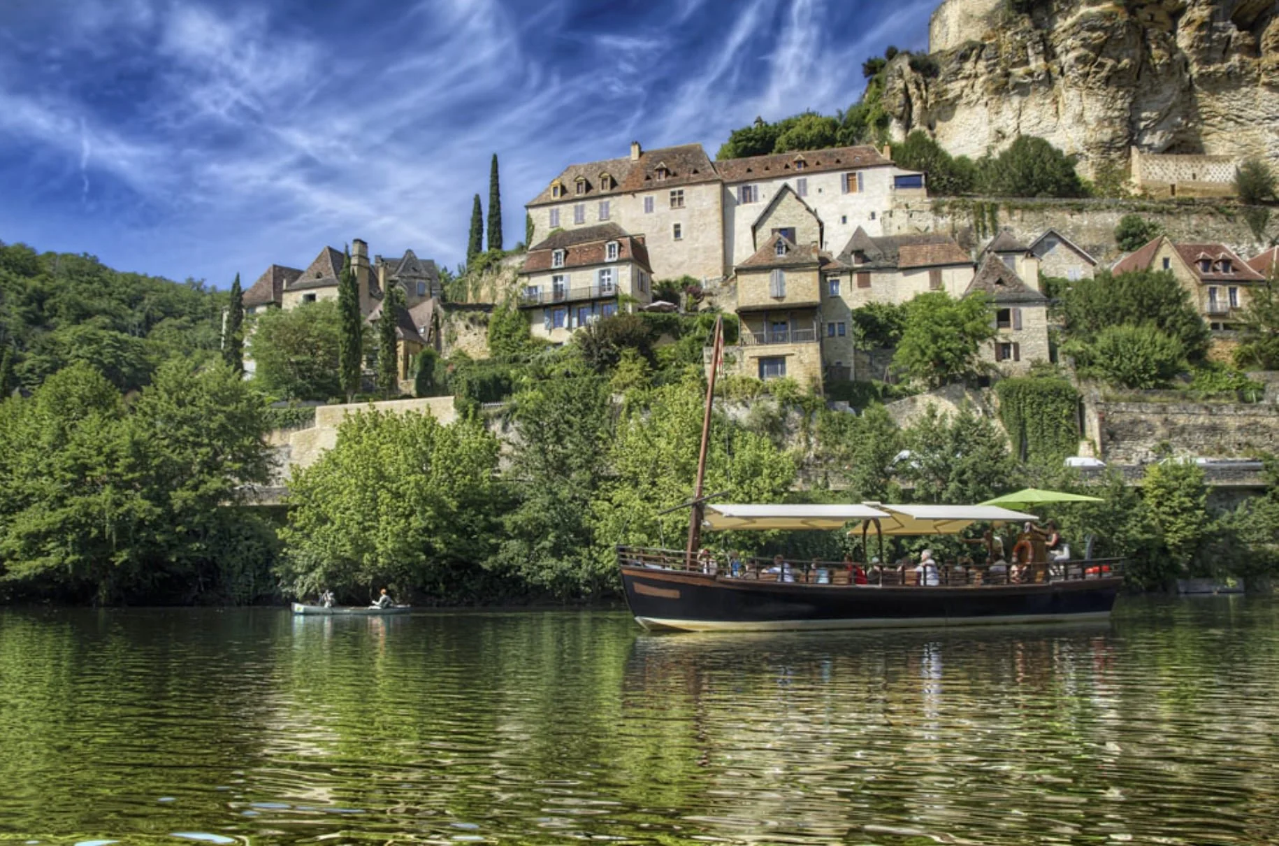 Magical Riverside town in La Dordonge