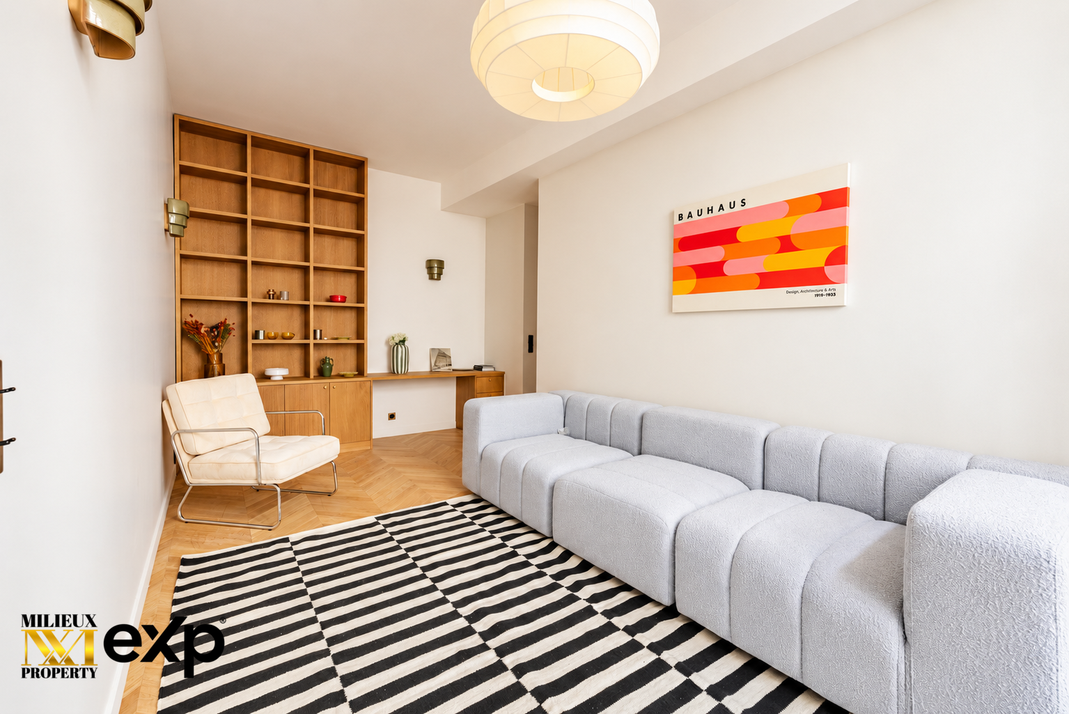 Charming fully renovated 2-bedroom apartment with quiet courtyard, Paris 1st