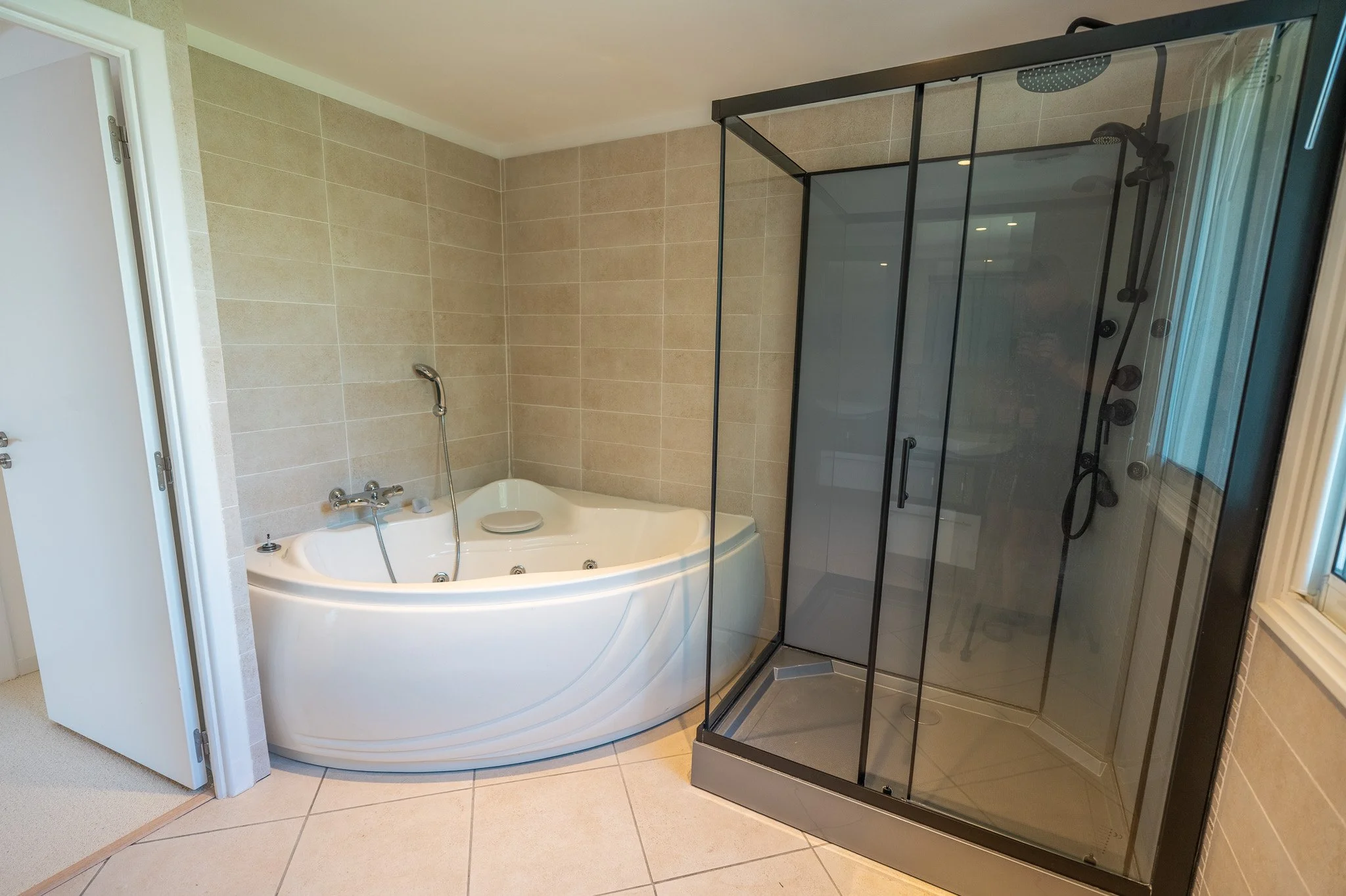 Z.Bathroom_.jpg