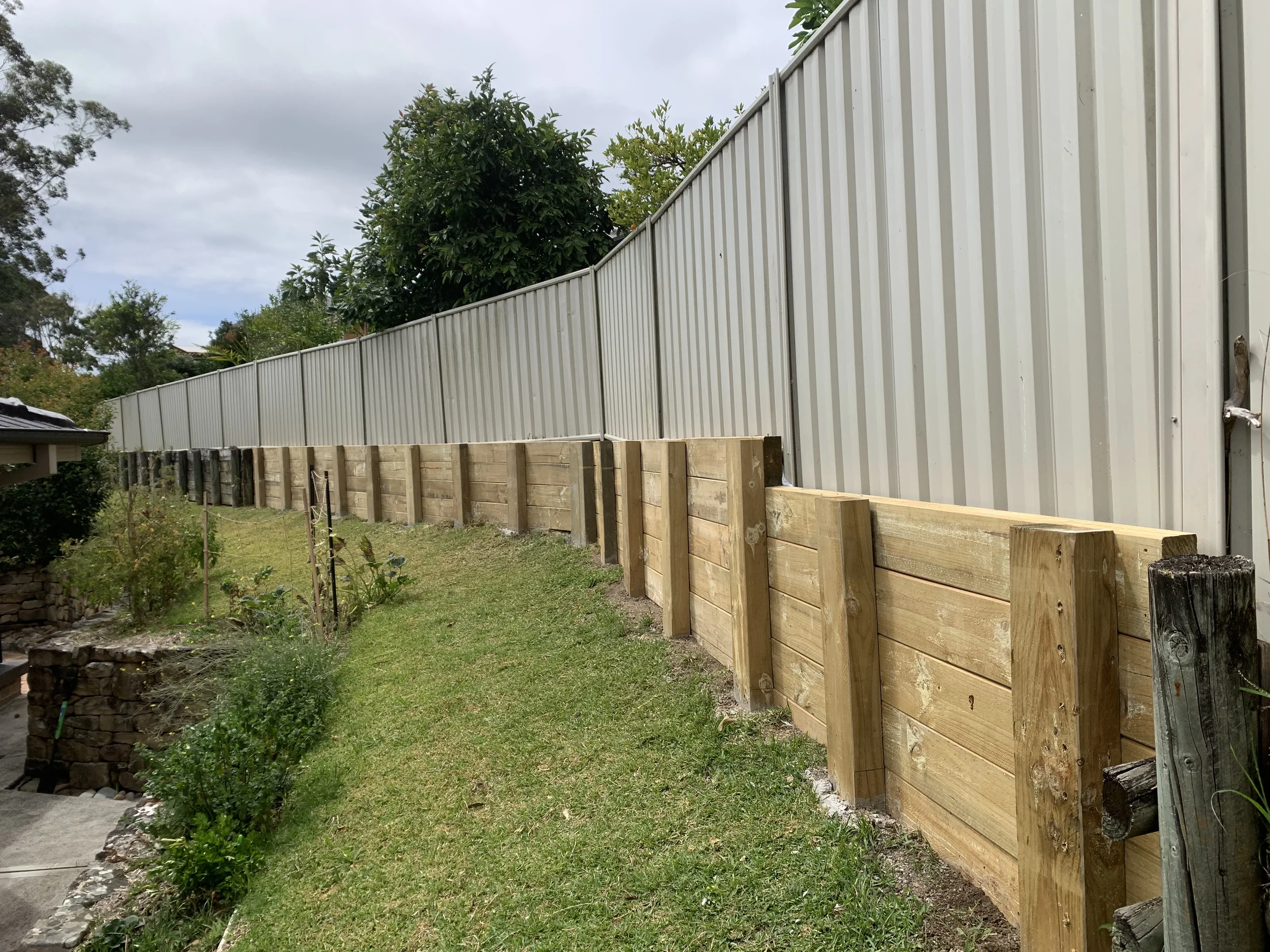 retainingwall-and-fence.webp