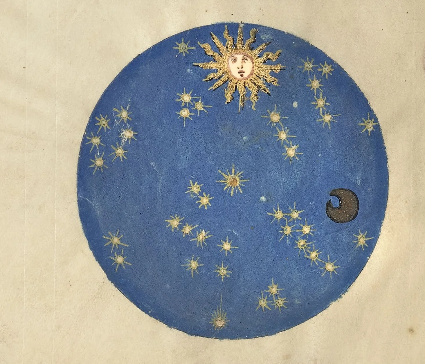 Une illustration ancienne représentant une carte du ciel avec des étoiles, un soleil avec un visage en haut, et une lune noire en bas à droite, sur un fond beige.