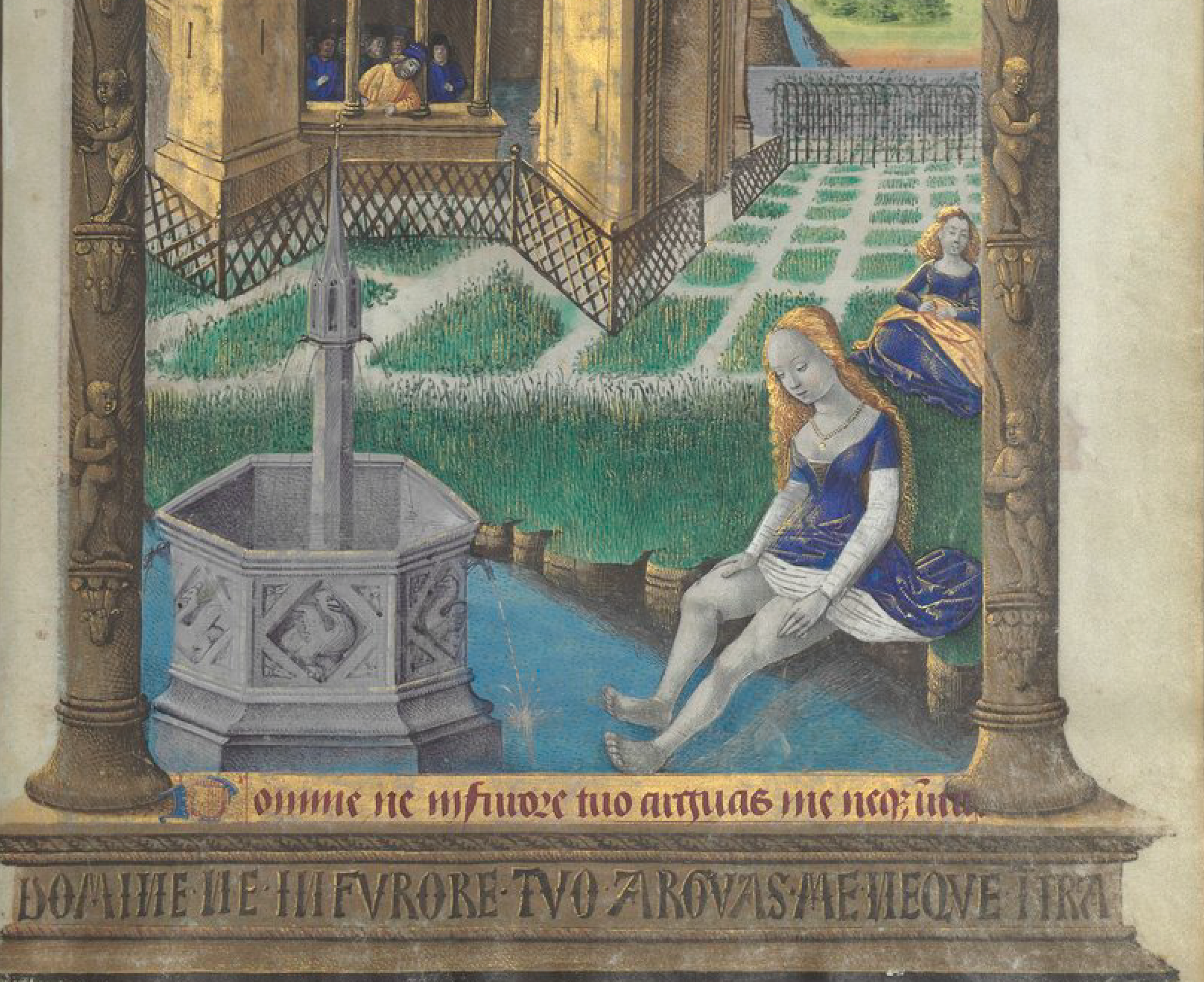 Une peinture illustrant une femme assise près d'une fontaine, avec un paysage de jardins en arrière-plan et des personnages regardant à travers une fenêtre. L'image comporte des décorations artistiques et du texte en bas.