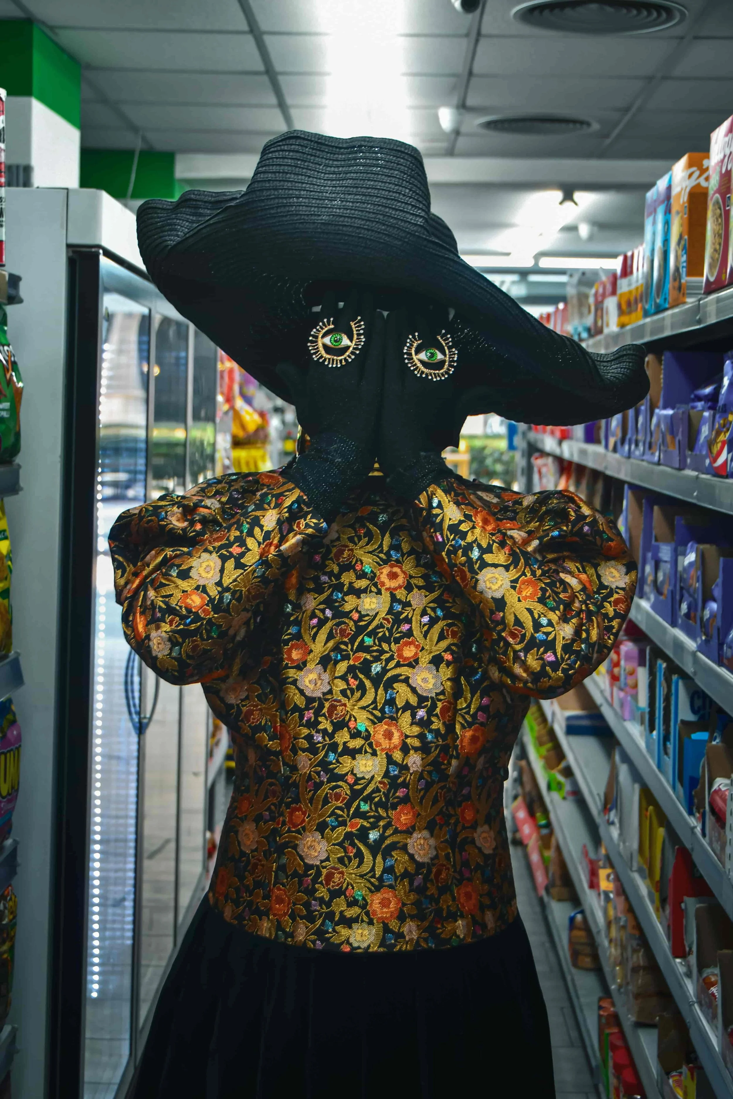 Either we go to the supermarket like that, or we stay home.
Salma in the Supermarket is a collaborative project by Salma Zahore a queer arab icon and Andrew Cunha, turning a basic grocery shopping trip into a performative moment. Between aisles and n