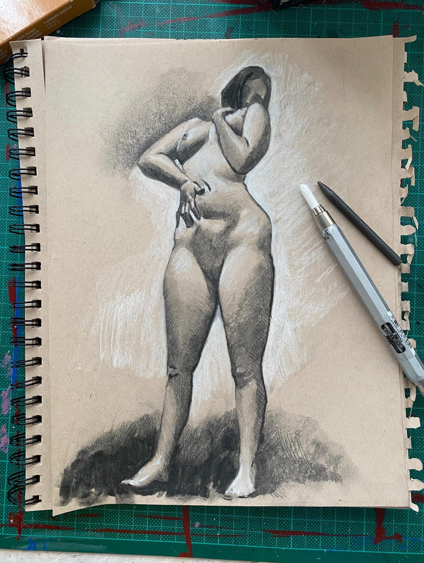 Charcoal and graphic on paper
.
.
.
#lifedrawing #art #artist #artoftheday #figuredrawing