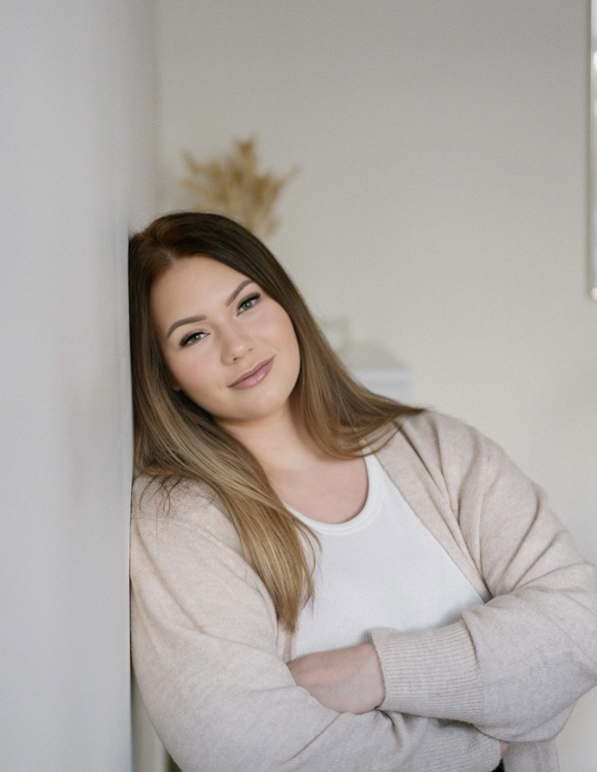 Velvet Beauty Lounge omistaja Janni, kosmetologi, ripsiteknikko, kynsiteknikko Tampere.