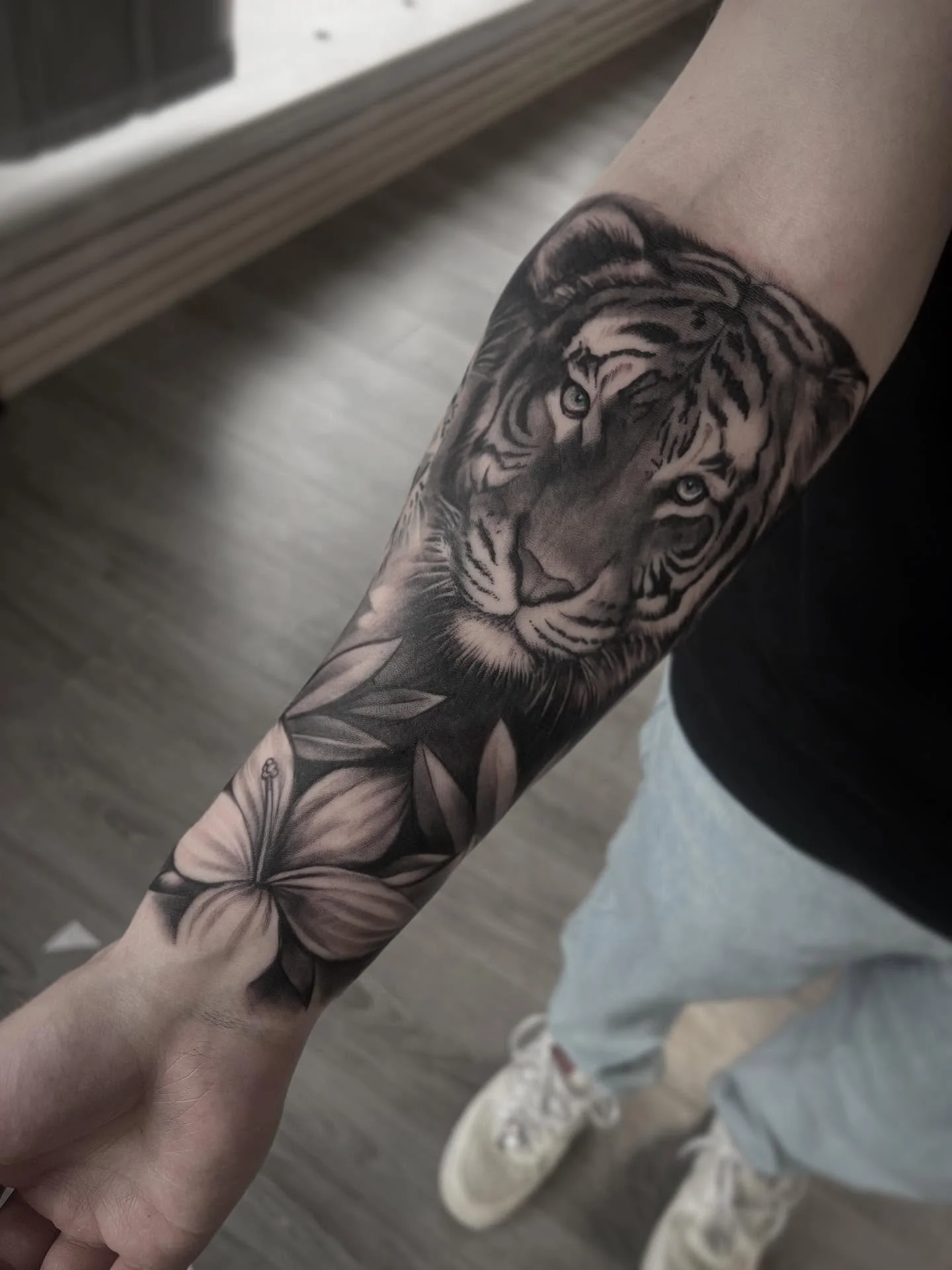 Hyv&auml;&auml; kes&auml;&auml; hei! 🐅
#customxtattoo #juhamustonen #tatuoinnit #lahti #blackandgreytattoo #tiikeri #kes&auml;kissa #tigertattoos #kiitos