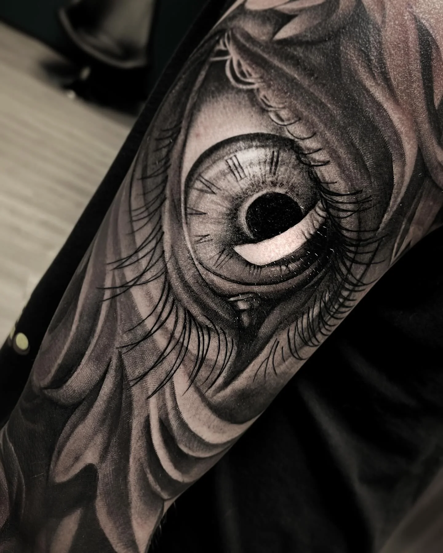 Nopeasti on aika juossut t&auml;n&auml;kin vuonna. On ollut etuoikeus olla mukana matkassa ja saada tehd&auml; t&ouml;it&auml; kaikkien upeiden ihmisten kanssa. T&auml;&auml;ll&auml; tatuointikaupassa suunnitellaan jo kalenteria alkuvuodelle ja kev&a