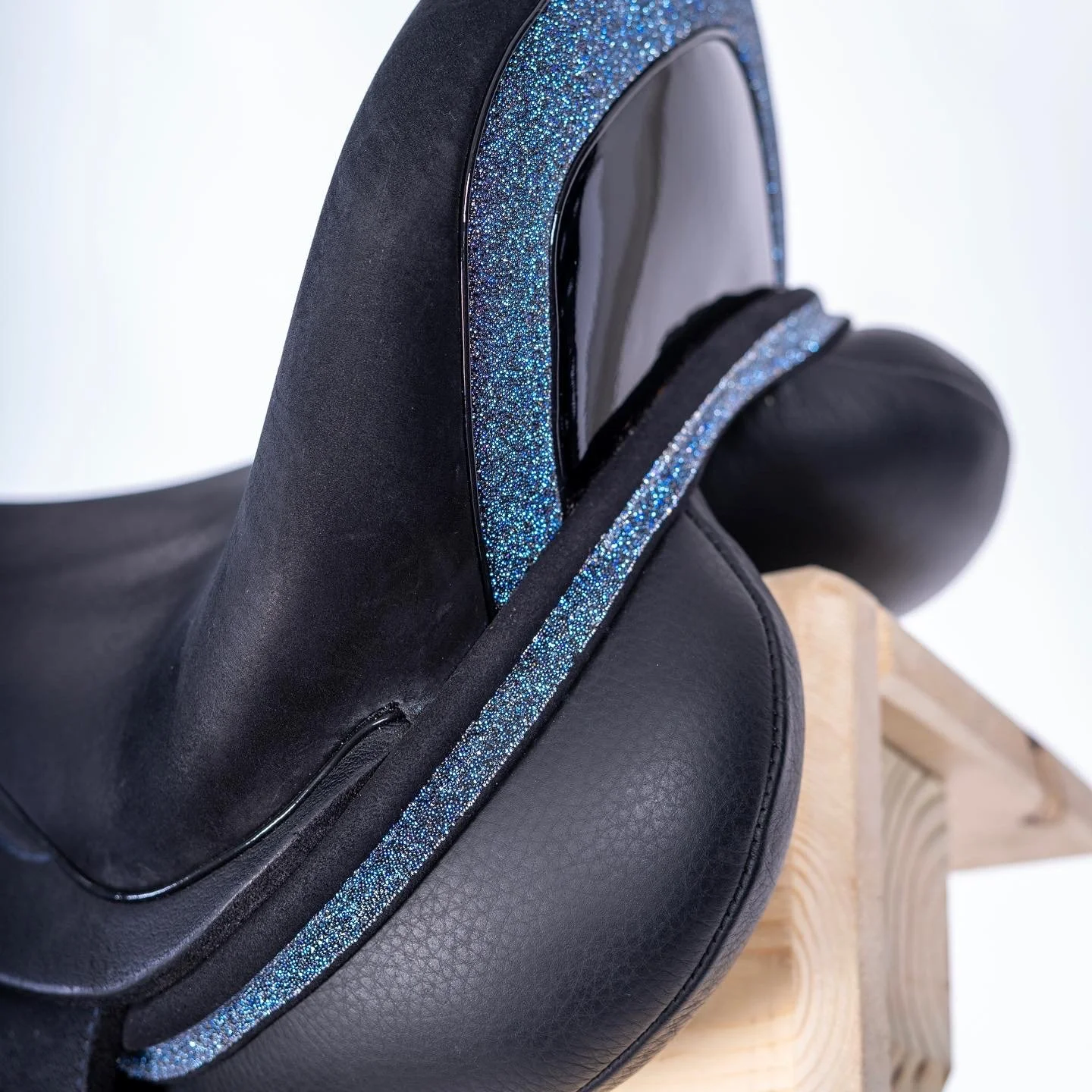 Inlaid cantle Swarovski fabric patent cantle and facing rear Swarovski on a saddle with buffalo leather