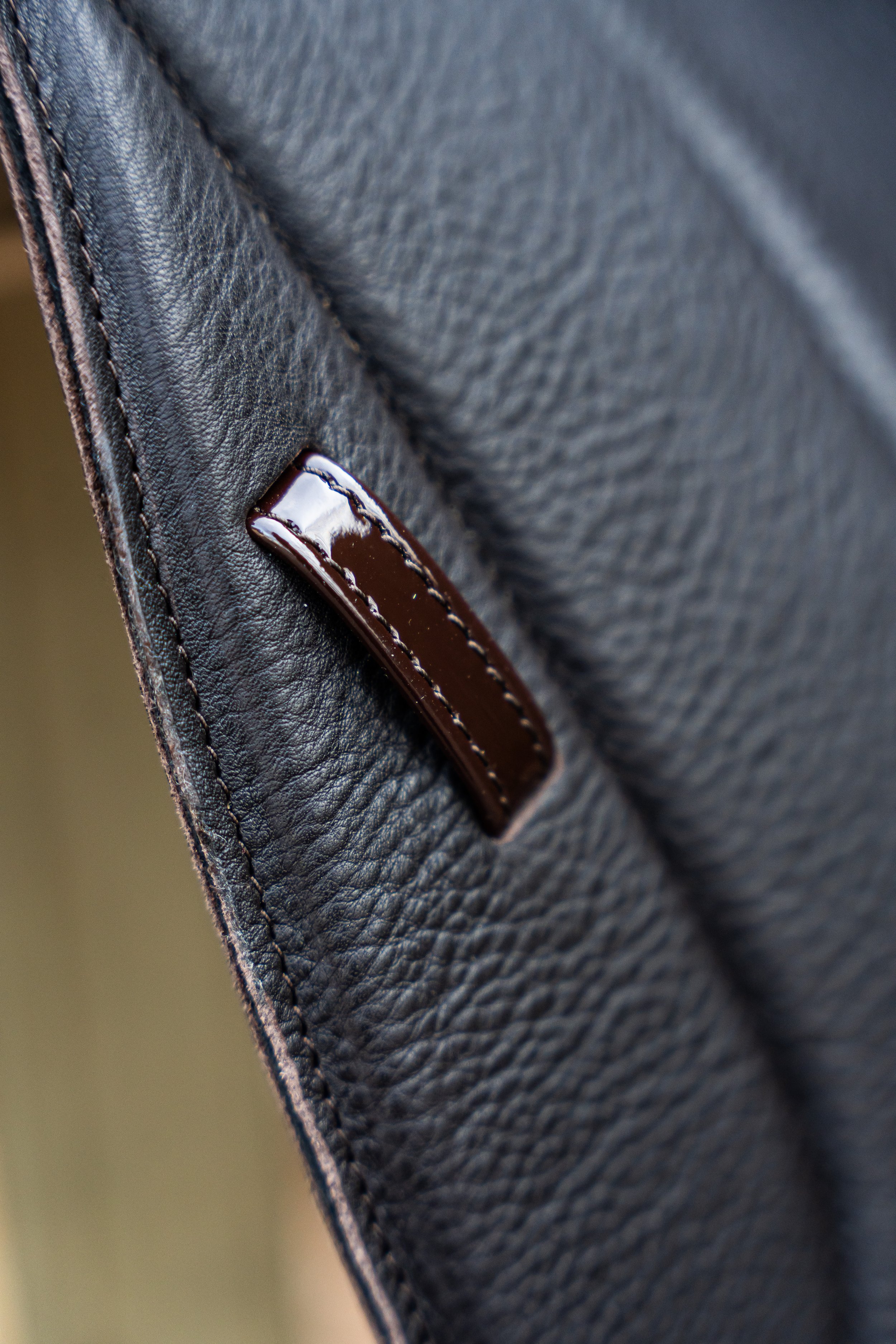 Loops patent brown Custom Saddlery saddle on buffalo leather