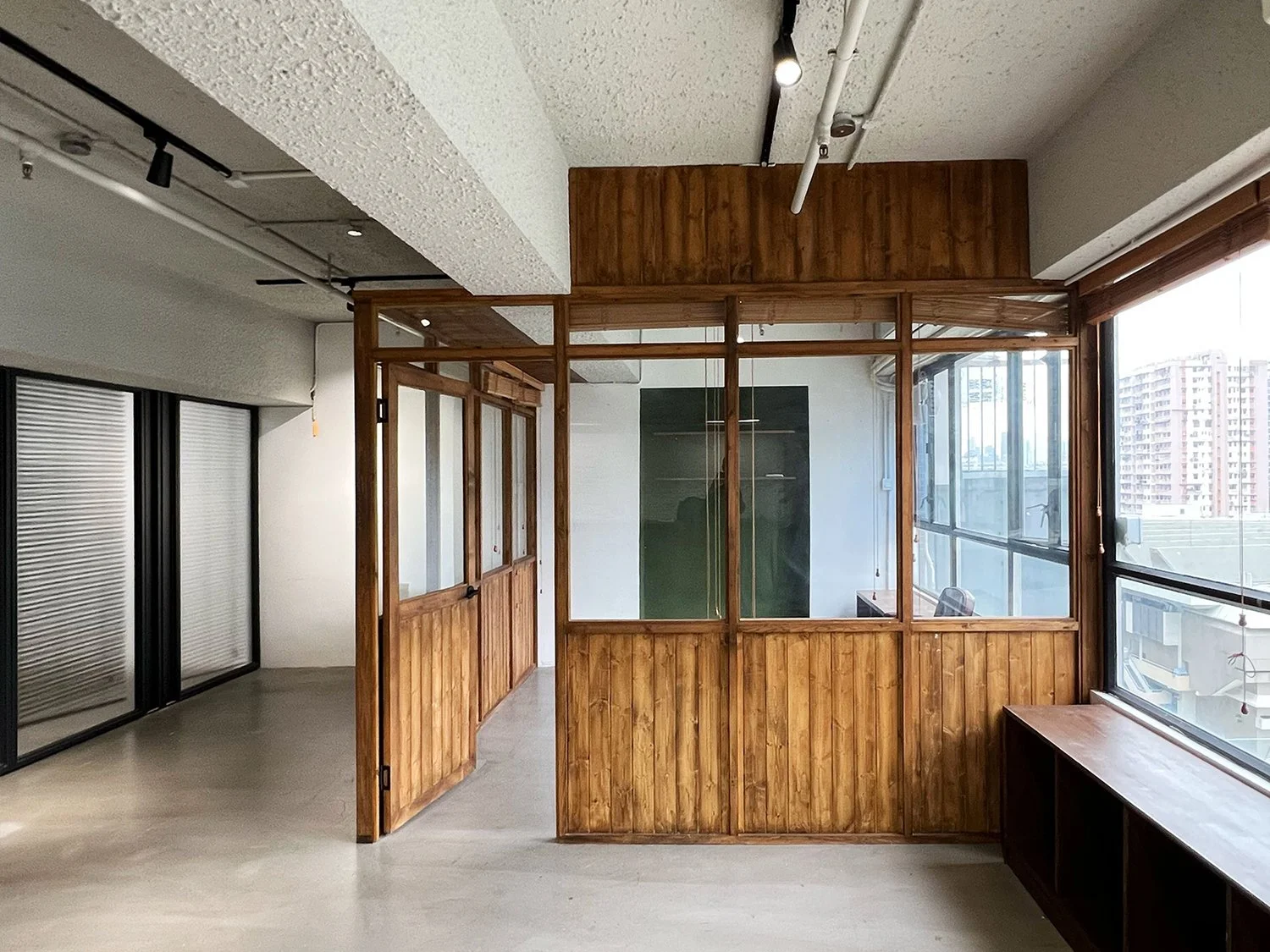 Partition wall 2a.jpg