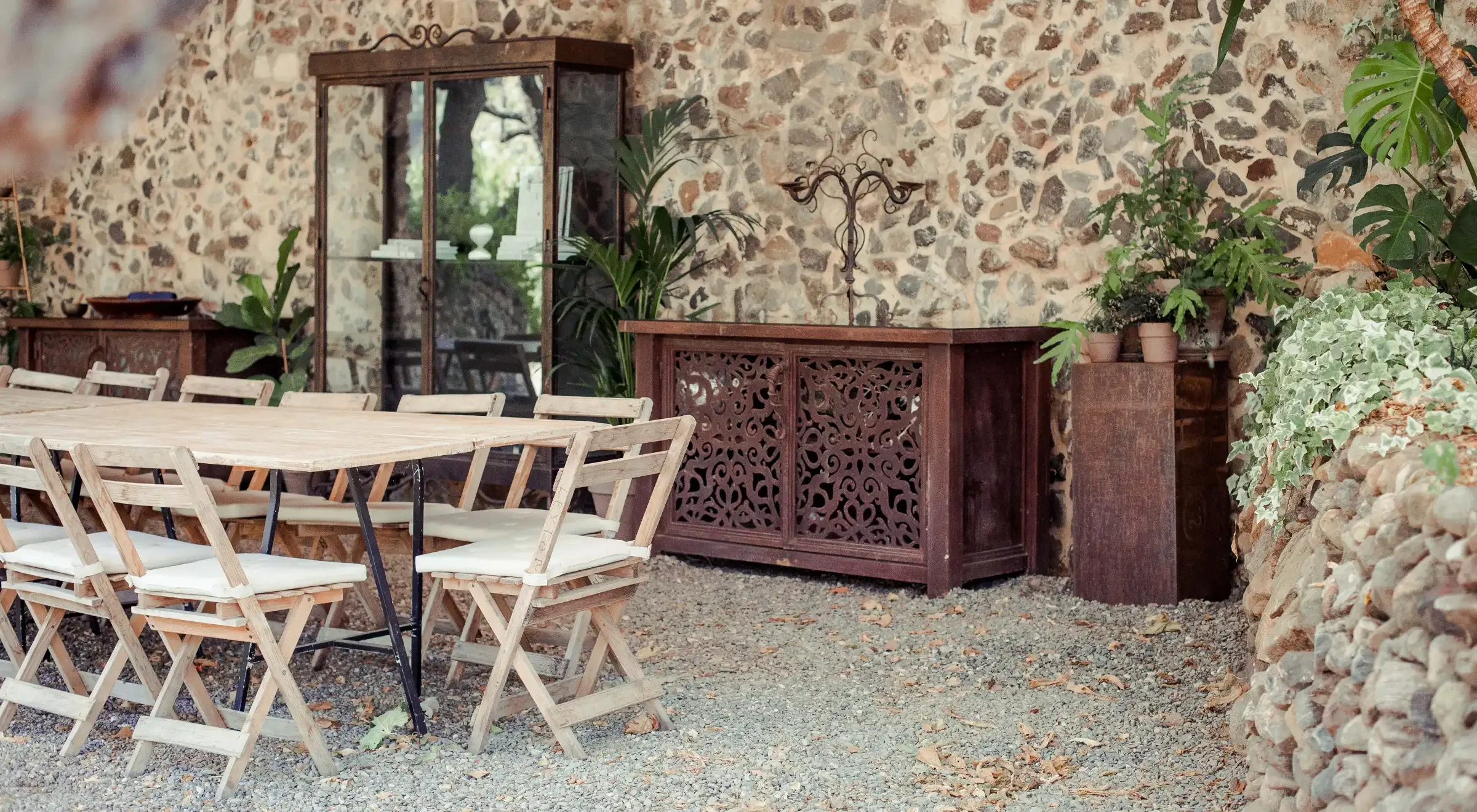 show-off-tierra-cosmica-header holder.webp