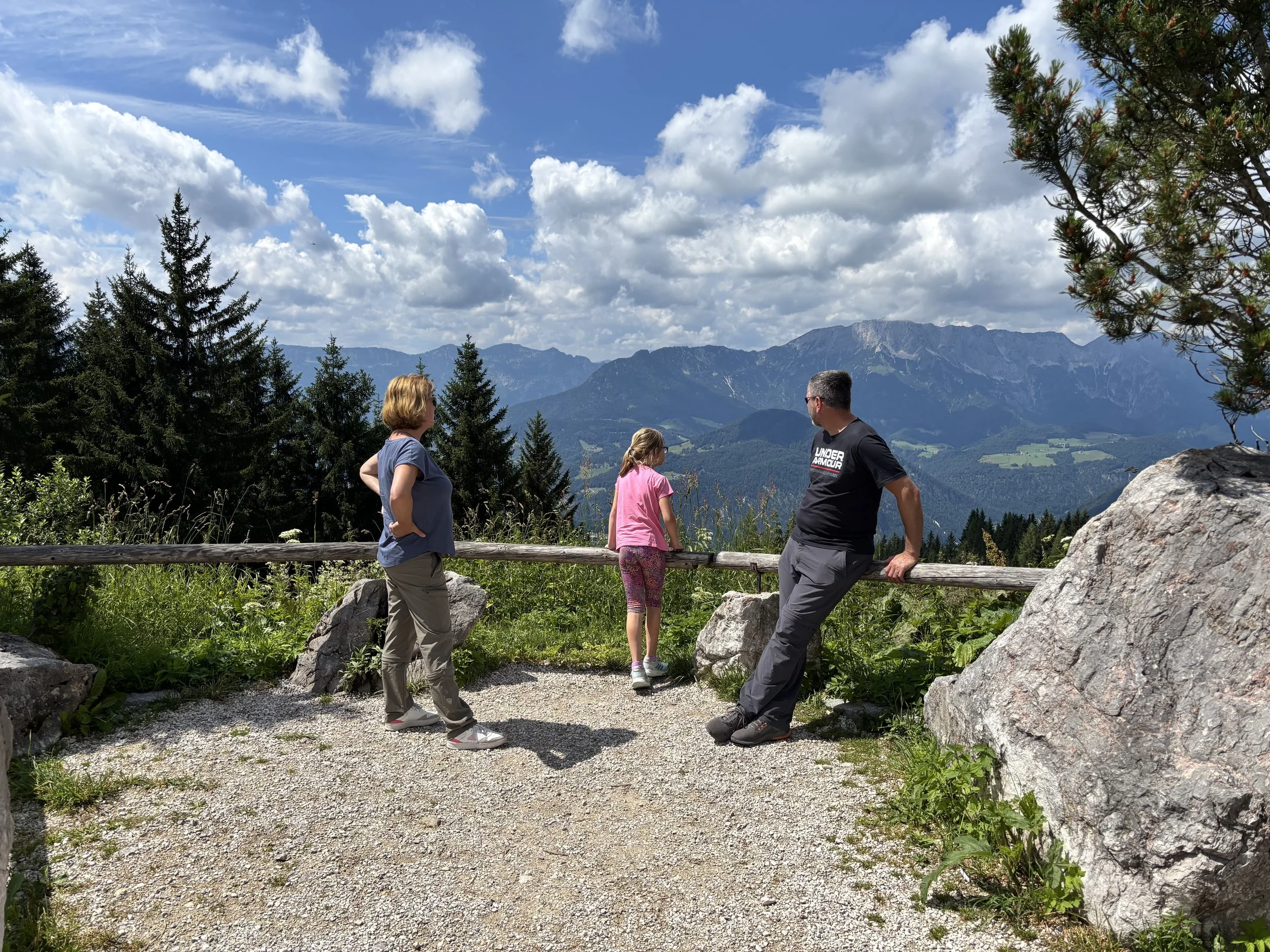 Familie Ausblick Bergpanorama Rossfeld Panoramastraß beim Ahornkaser