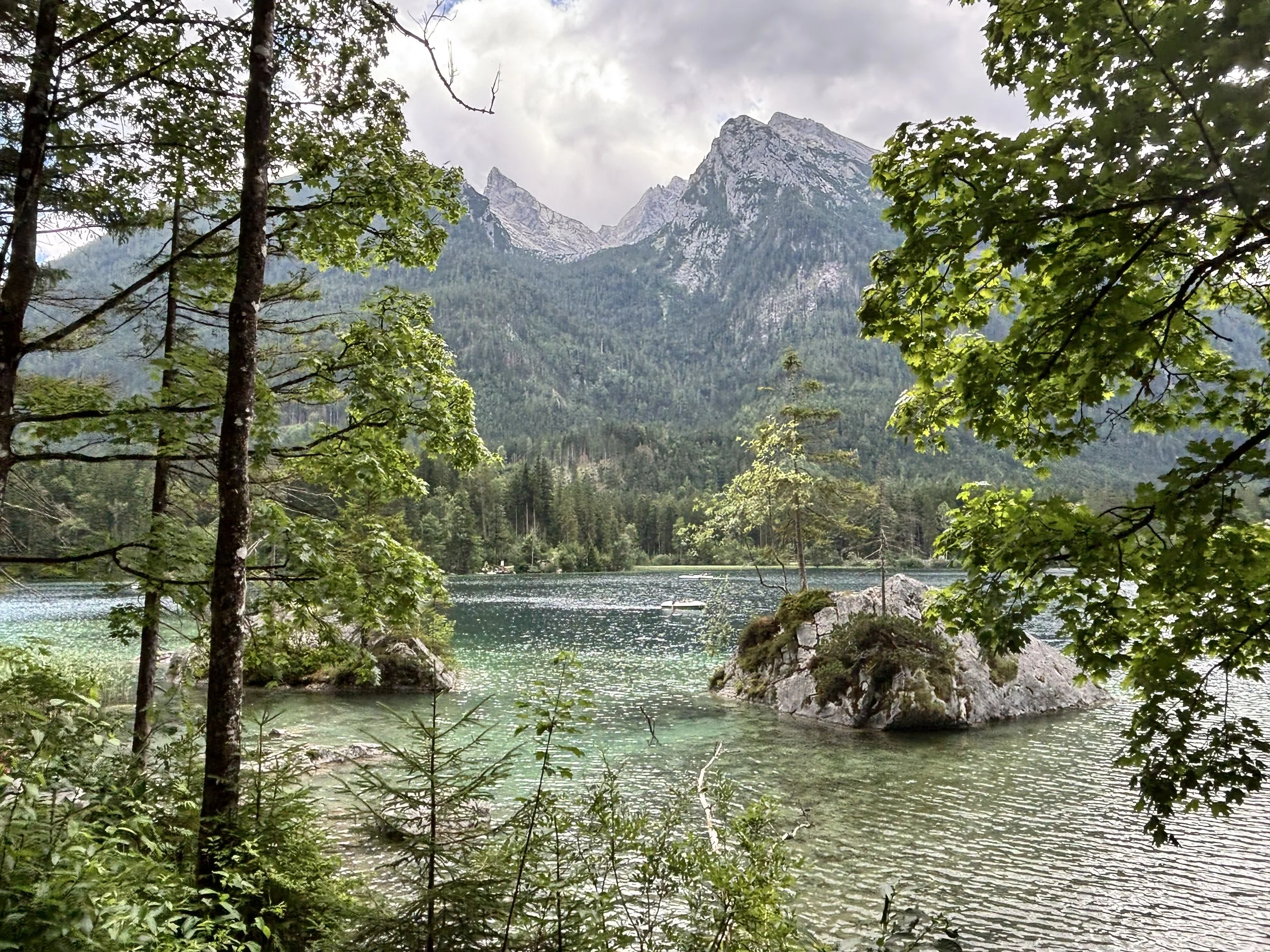 Hintersee Berchtesgadener Land, kristallklares Wasser, Blick auf Watzmann