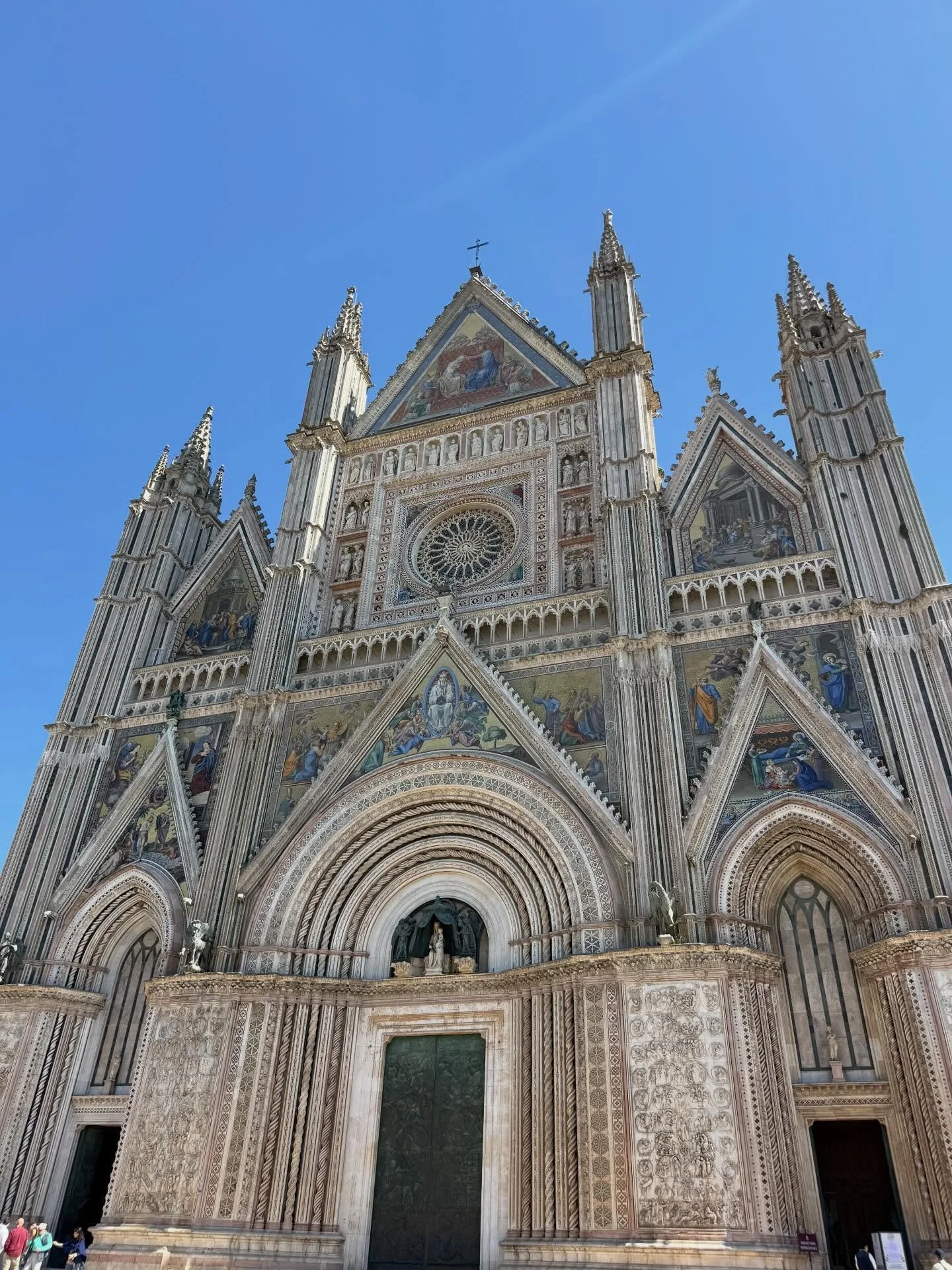 I love breaking up long Euro-drives with stops in tiny towns. From lunch in the country to a visit to an iconic church, I love any chance to see one more town, learn one more thing and try one more new style of cooking! This week, en route from Rome 