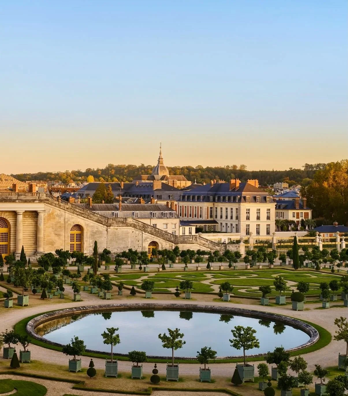 a GOLDEN celecation 💛

This week we&rsquo;re helping a very special couple celebrate their 50th wedding anniversary in the most iconic way. Drawing inspiration from the golden anniversary, and fusing their love of France - this beloved couple will c