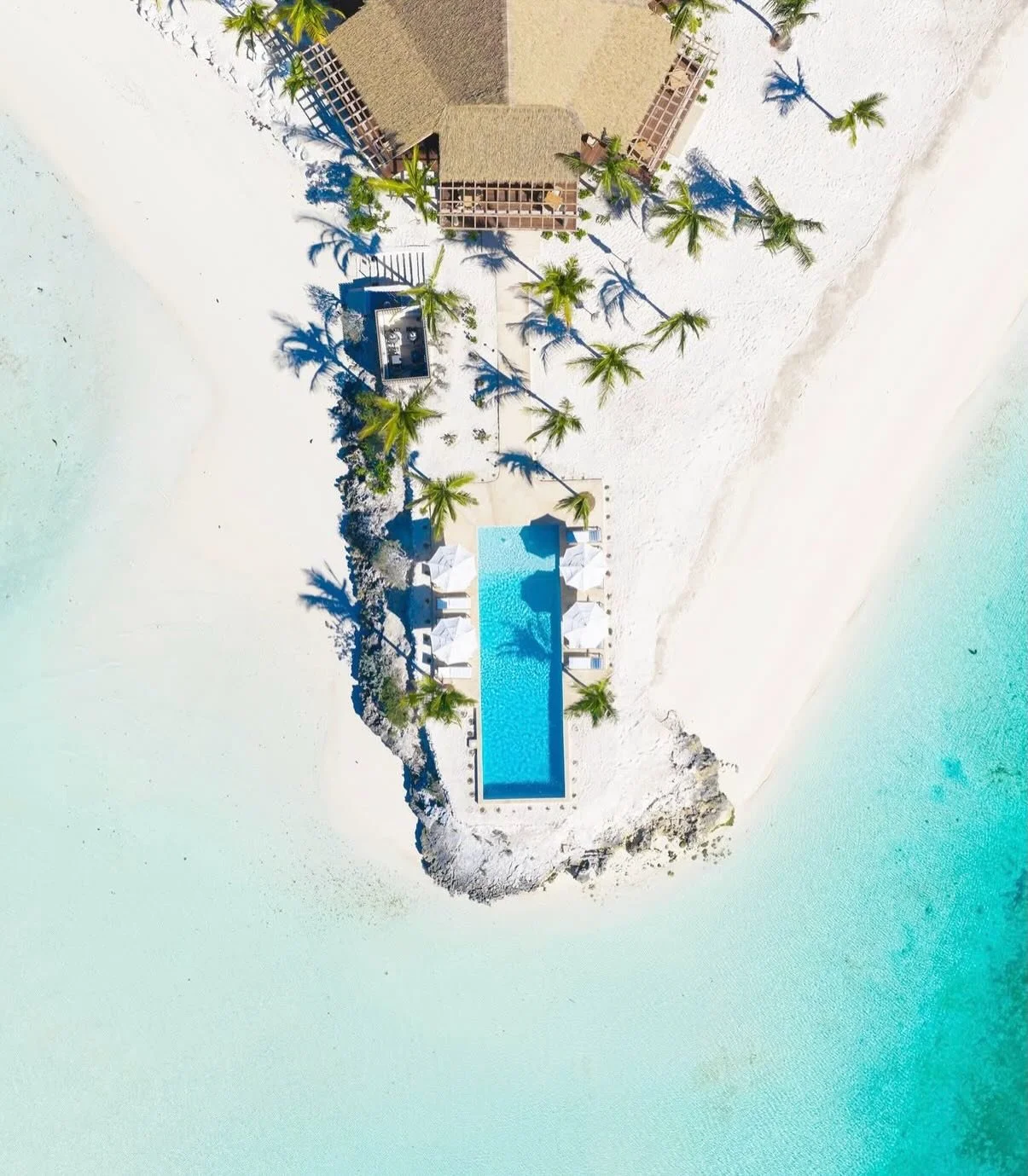 We love a seaside soiree - especially in really special spots. Between this week and January - here are five places you may not have heard of - where our clients are celecating in seaside style! 
@baymahni 
@lesrochesblanches 
@salterraresort 
@nekaj