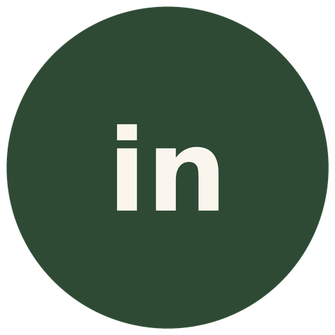 Logo di LinkedIn con sfondo verde scuro e scritta bianca 'in'.