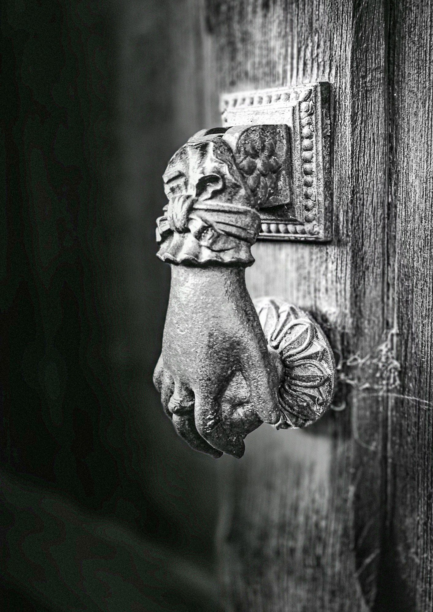 Hand an Tuere (1 von 1).jpg