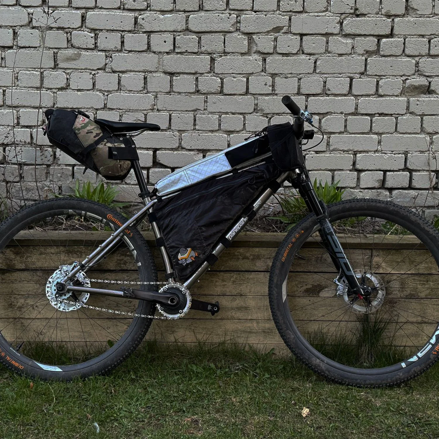 CUSTOM PIKK VALGE TOP-TUBE.jpg