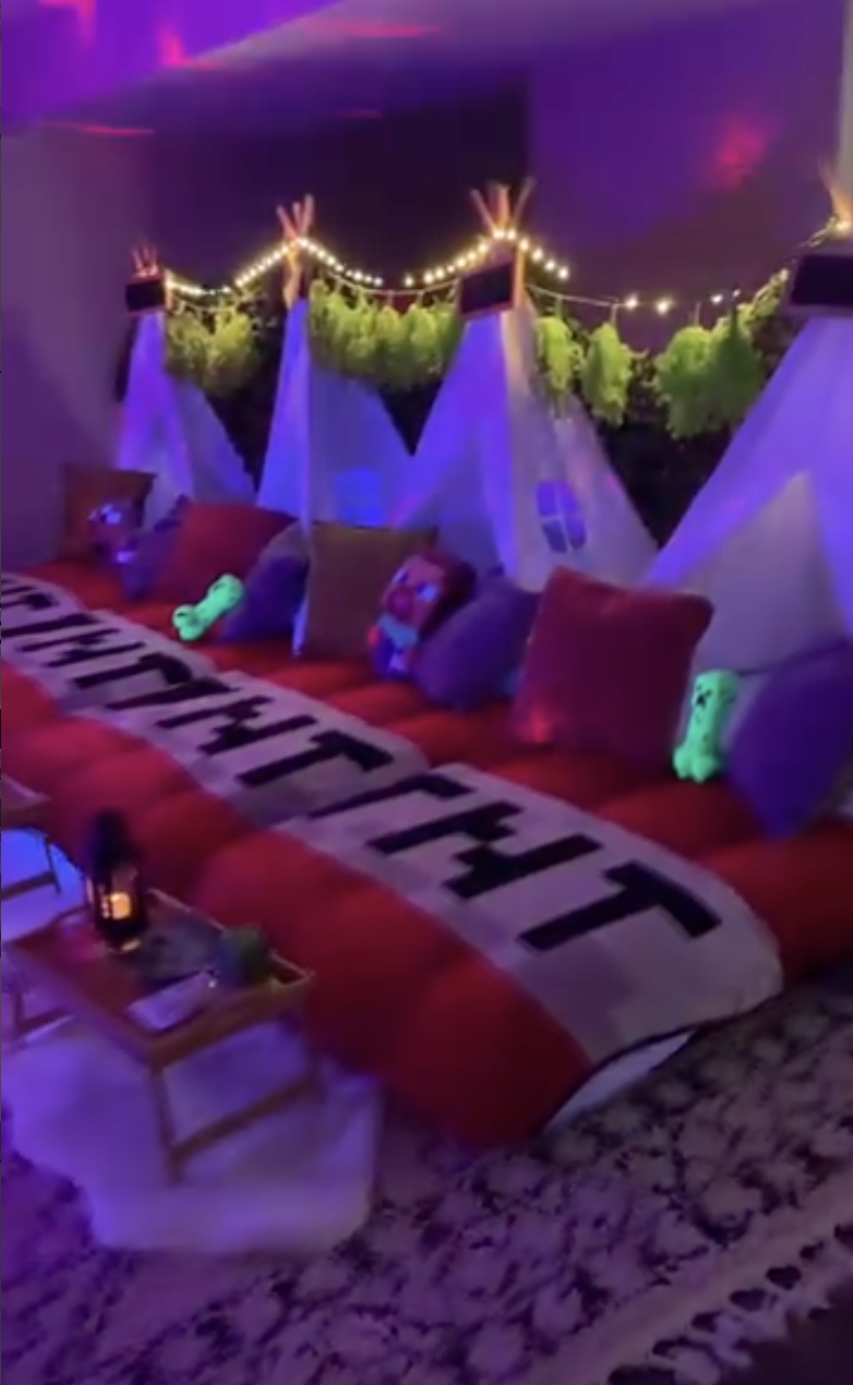 Minecraft - Ultimate Slumber Party