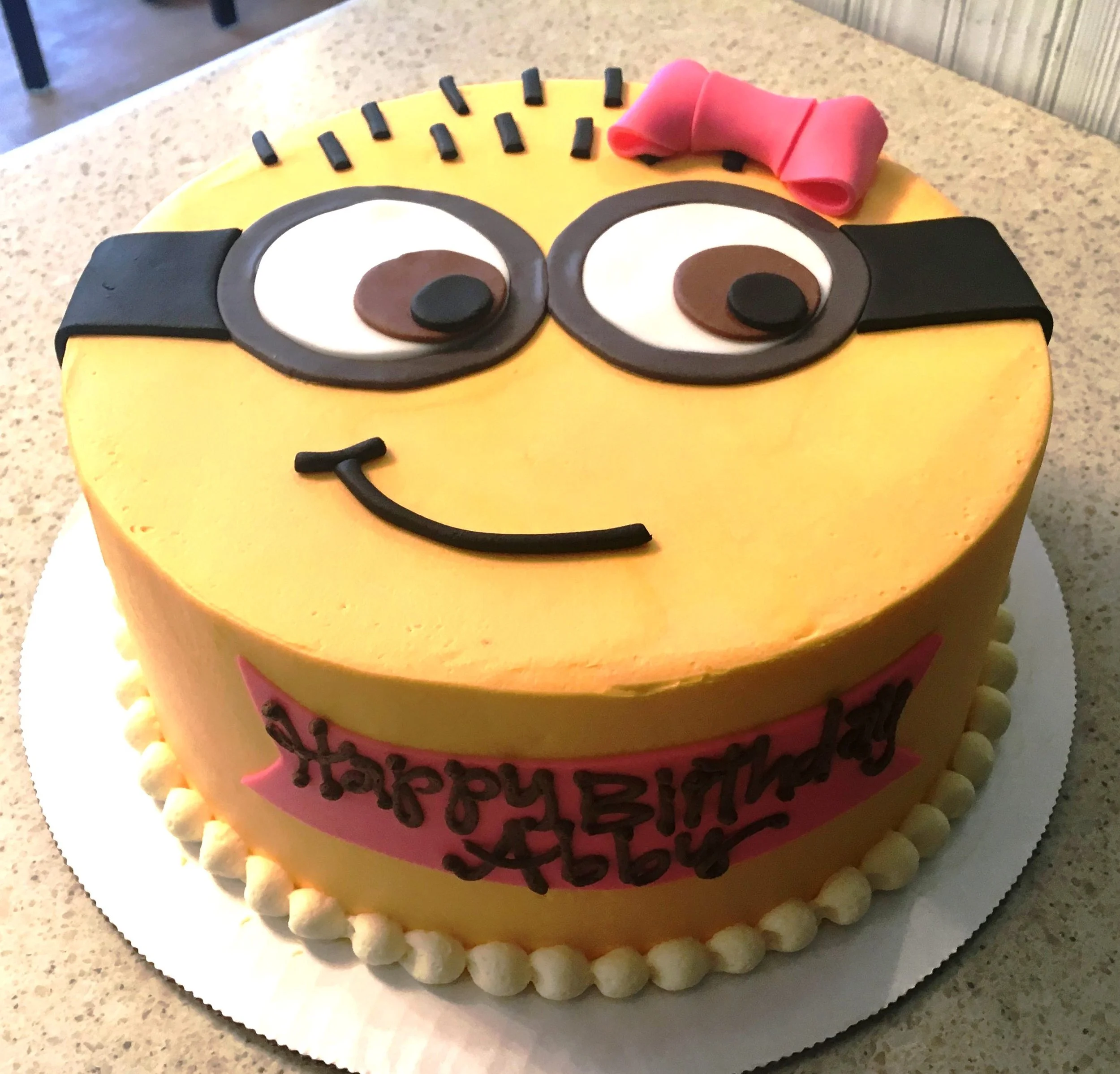 Minion Face Cake