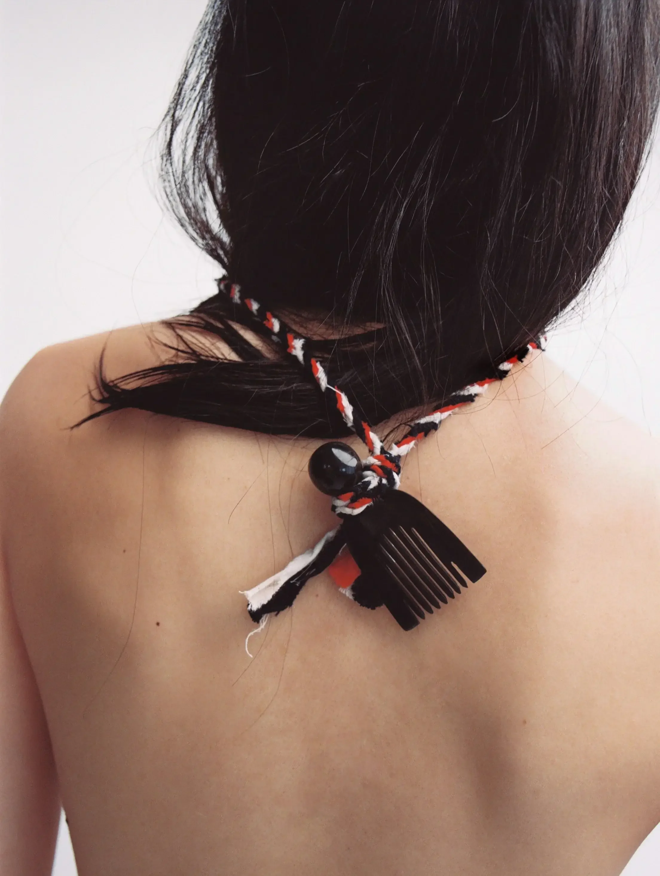 object-02-haircomb-2.webp