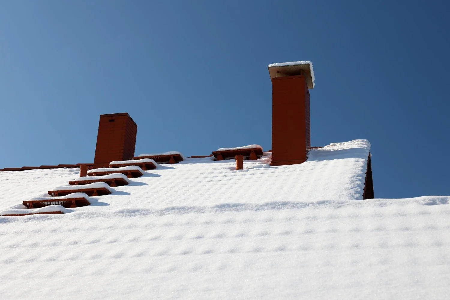 How Commercial Roofs Handle Snow in Murfreesboro