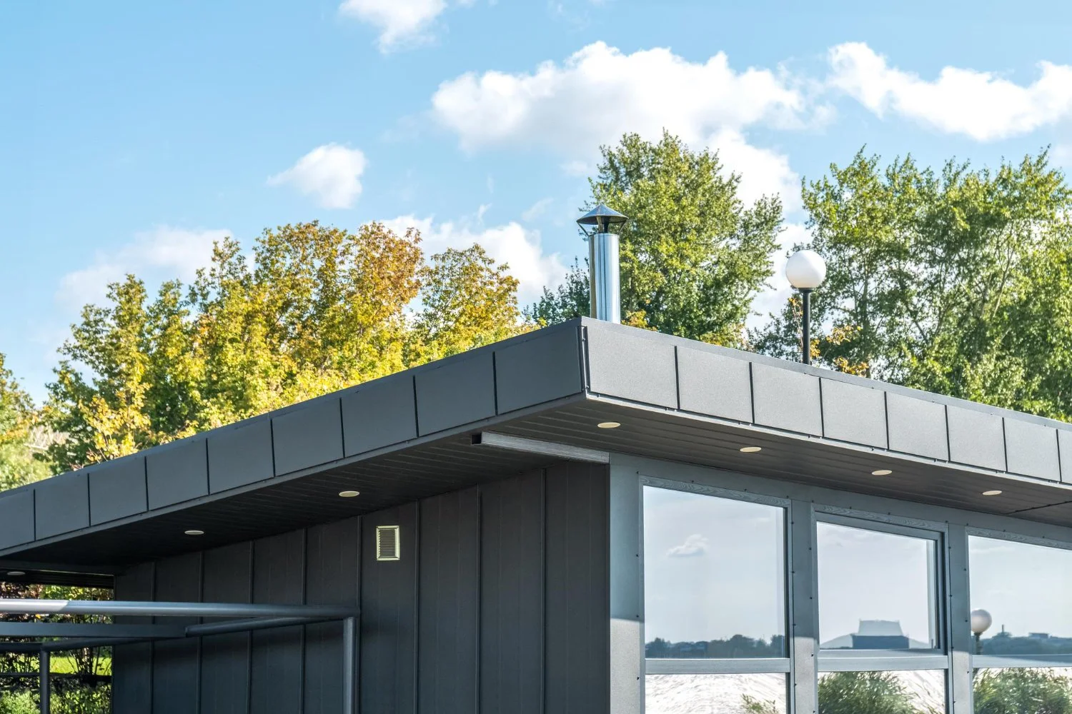 How Summer Heat Affects Flat Roofs in Virginia Beach