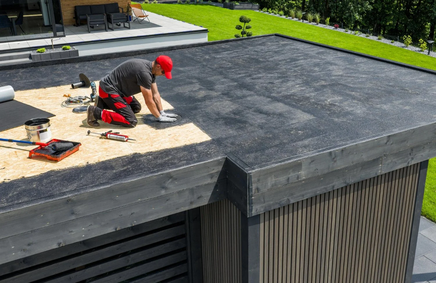 What Makes a Flat Roof Ideal for Virginia Beach Summers?
