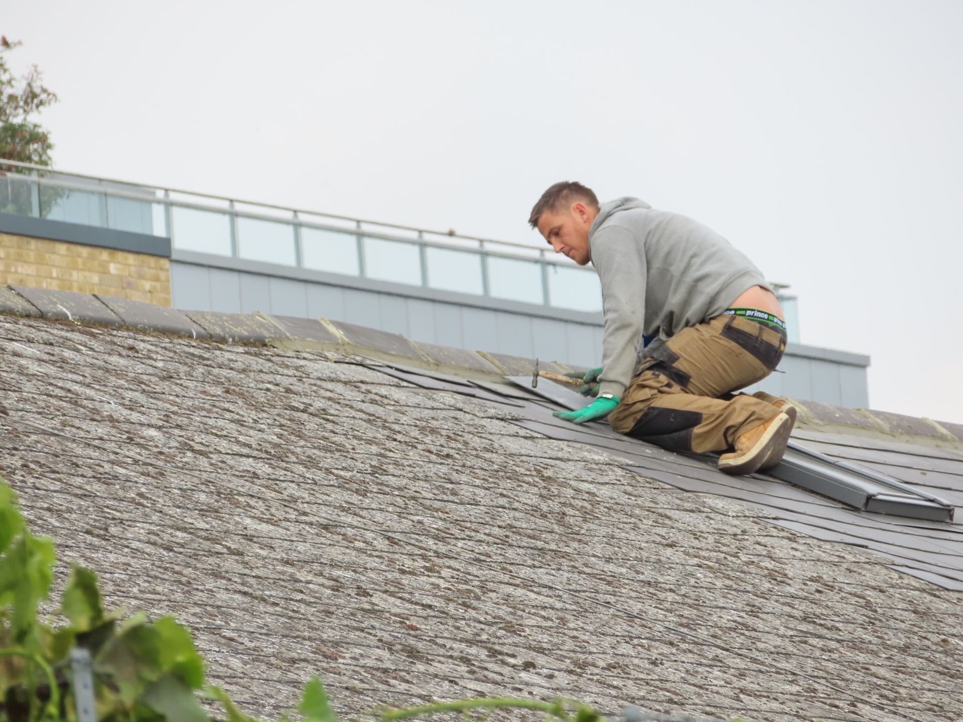 How Murfreesboro Roofing Experts Handle Summer Heat