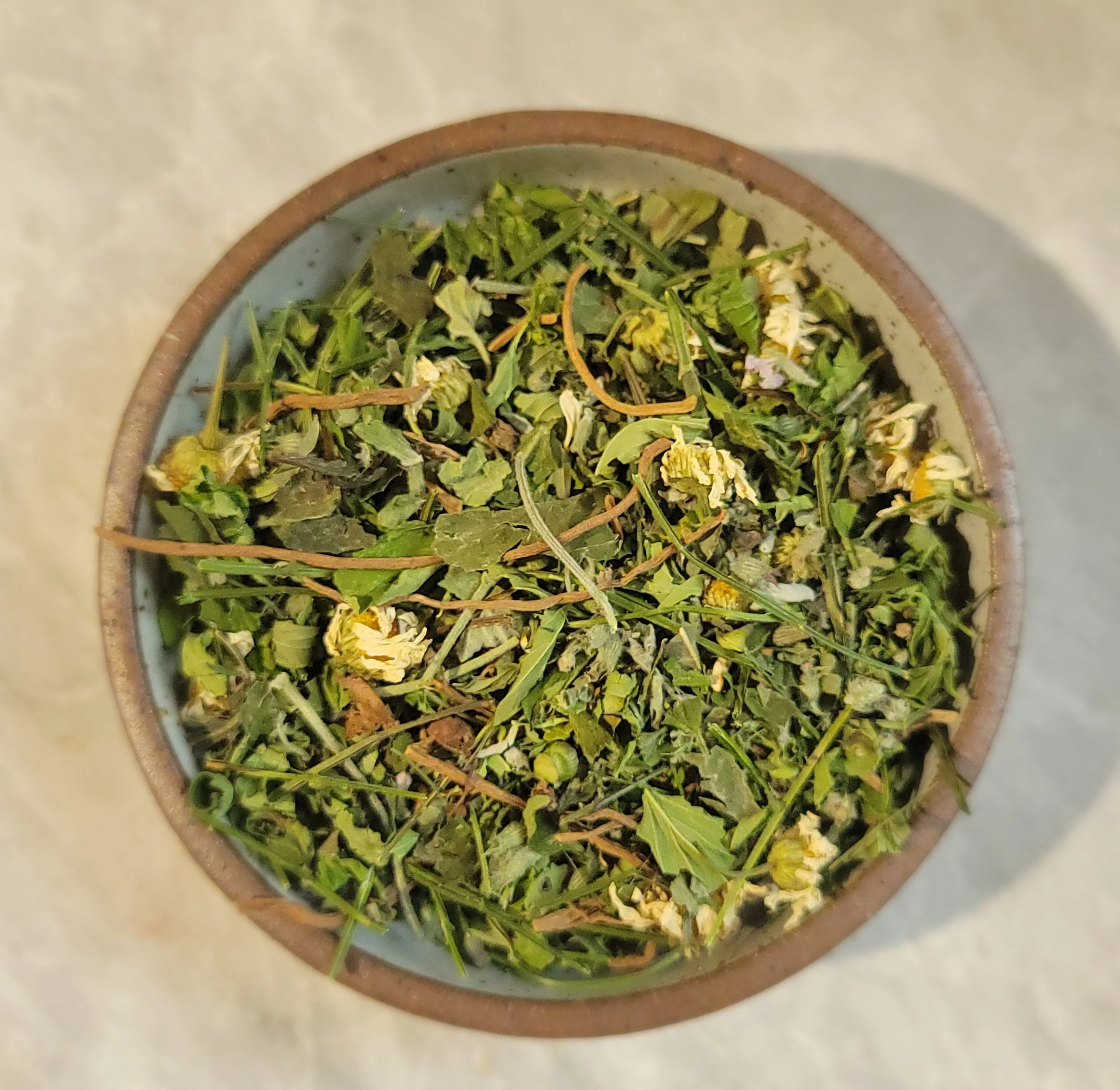 loose leaf valerian dreams tea in small bowl display