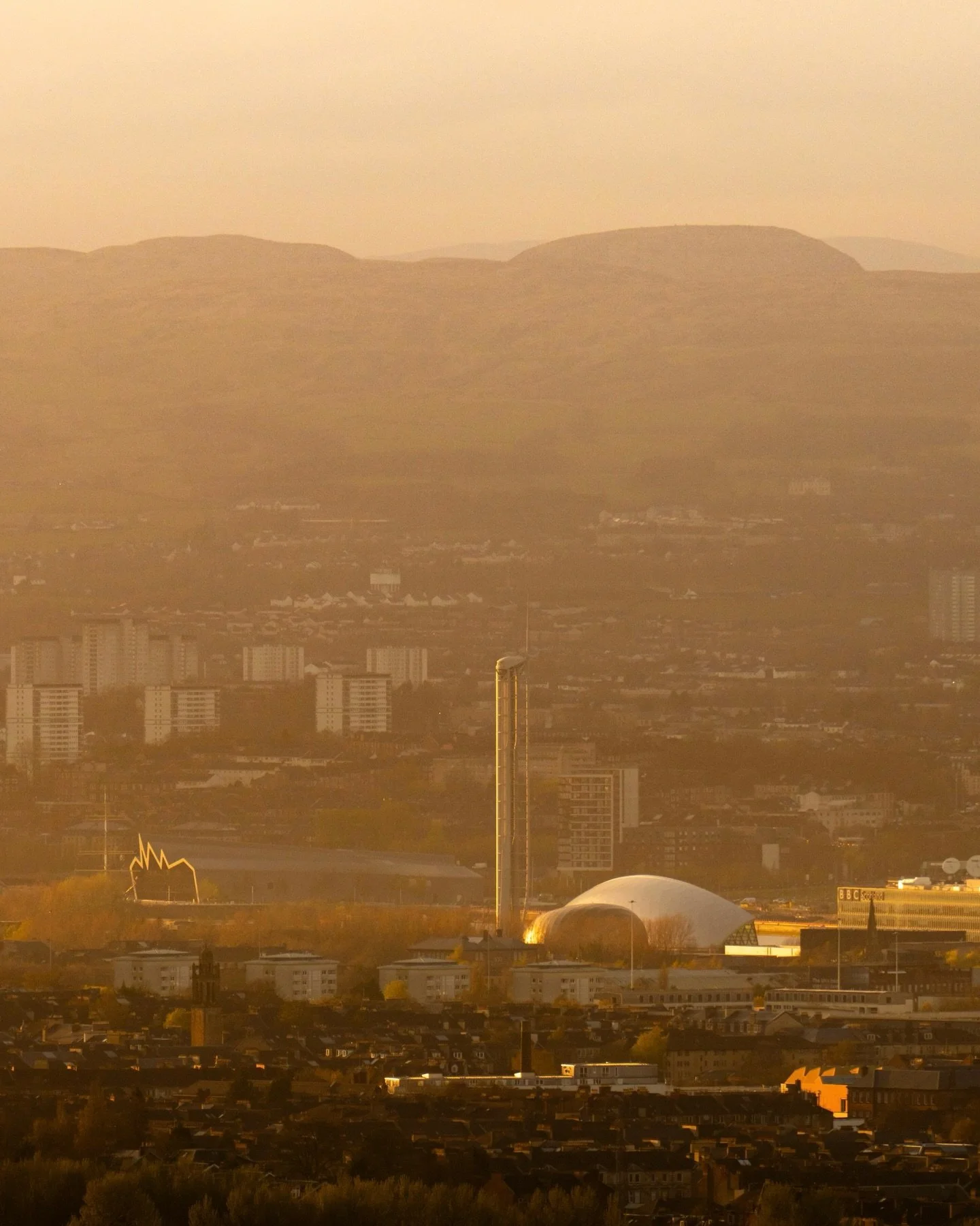 How many Glasgow landmarks can you spot &amp; name? 

The weather has been amazing in Glasgow the past few days. It would be rude not to enjoy a sunset view across the city. 

#glasgow #sunset #glasgowsunset #thealamoguesthouse #glasgowwestend