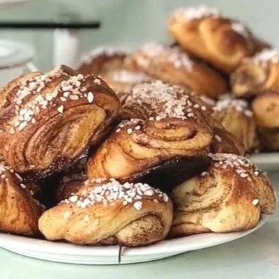 Voit tilata meiltä myös leivoksia. Kerro lomakkeen viestikentässä mitä tarvitset. ❤️‎ 
‎Korvapuusti‎‎ ‎‎‎‎2,50 € kpl & 20 kpl pullia 40,00 € ( norm. 50,00 € )