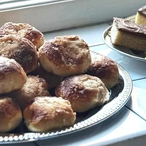 Voit tilata meiltä myös leivoksia. ‎Kerro lomakkeen viestikentässä mitä tarvitset. ❤️ 
Voisilmäpullat ‎‎‎‎2,50 € kpl & 20 kpl pullia 40,00 € ( norm. 50,00 € )